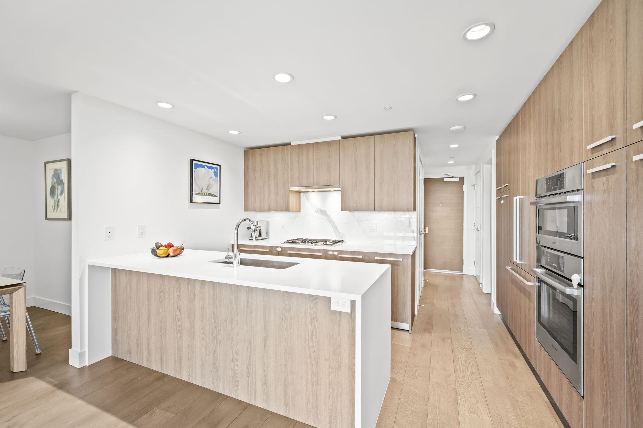 904 1210 27TH STREET, R3110302, BC,