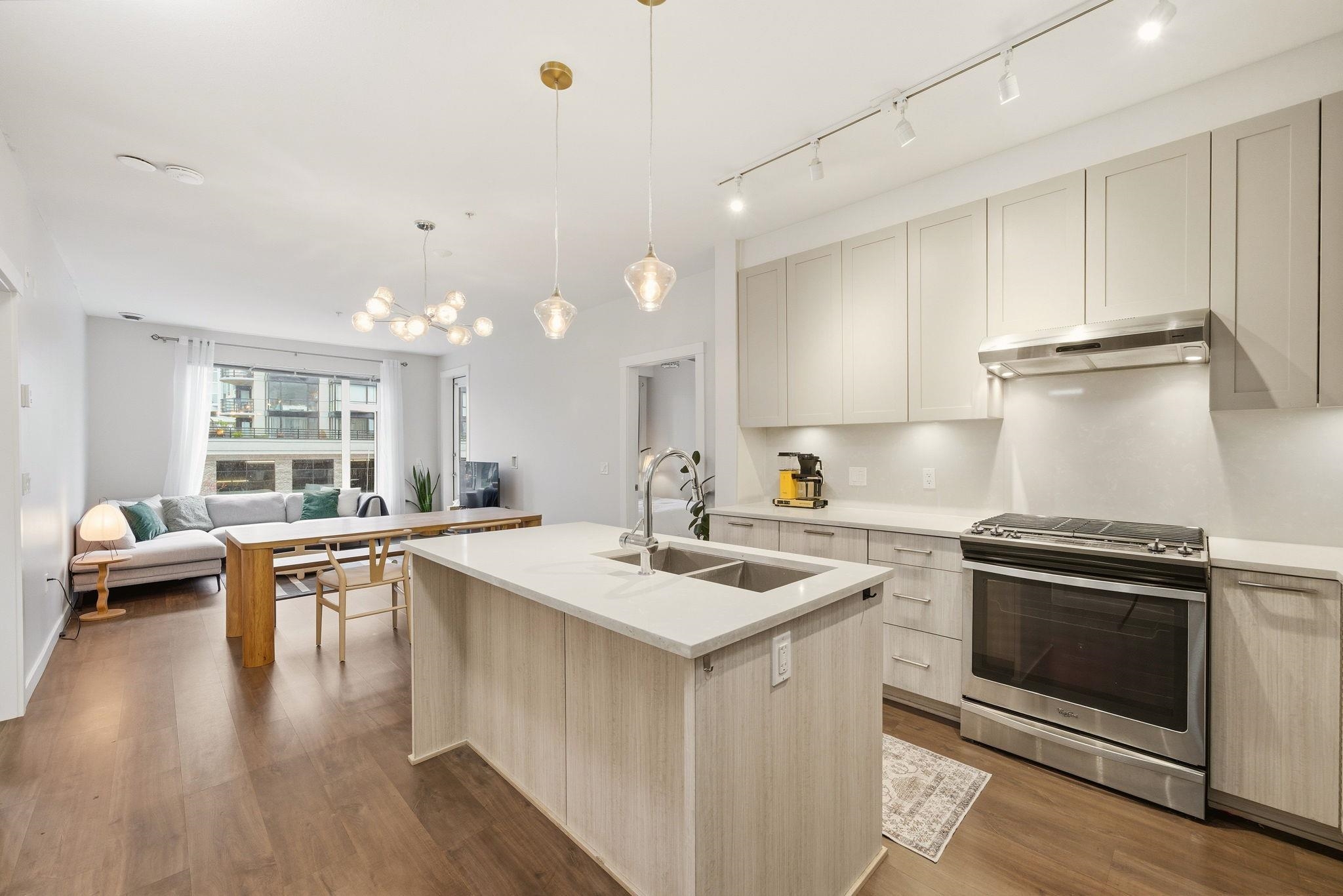 304 123 1ST STREET, R3110450, BC,