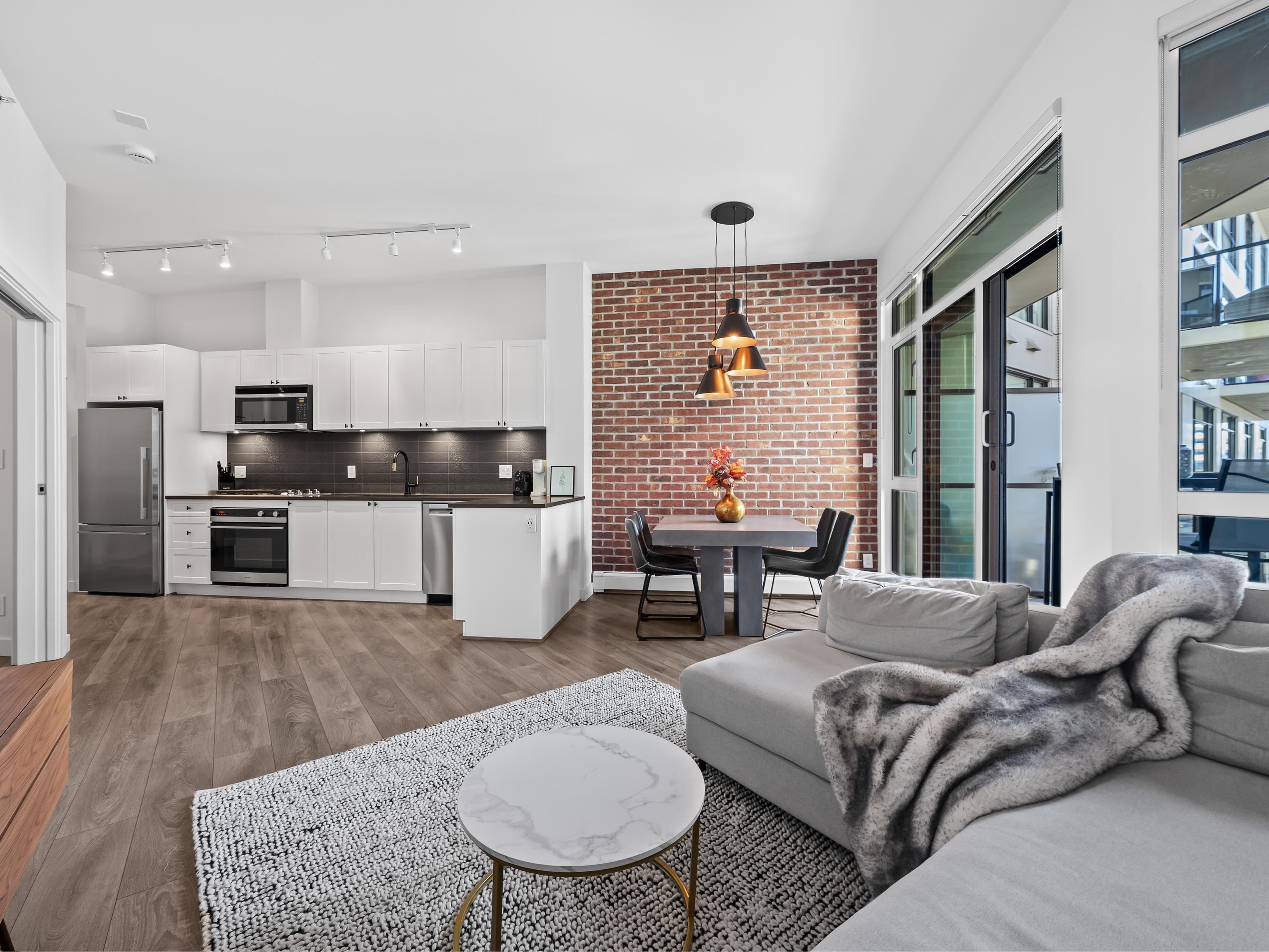 305 105 2ND STREET, R3110453, BC,