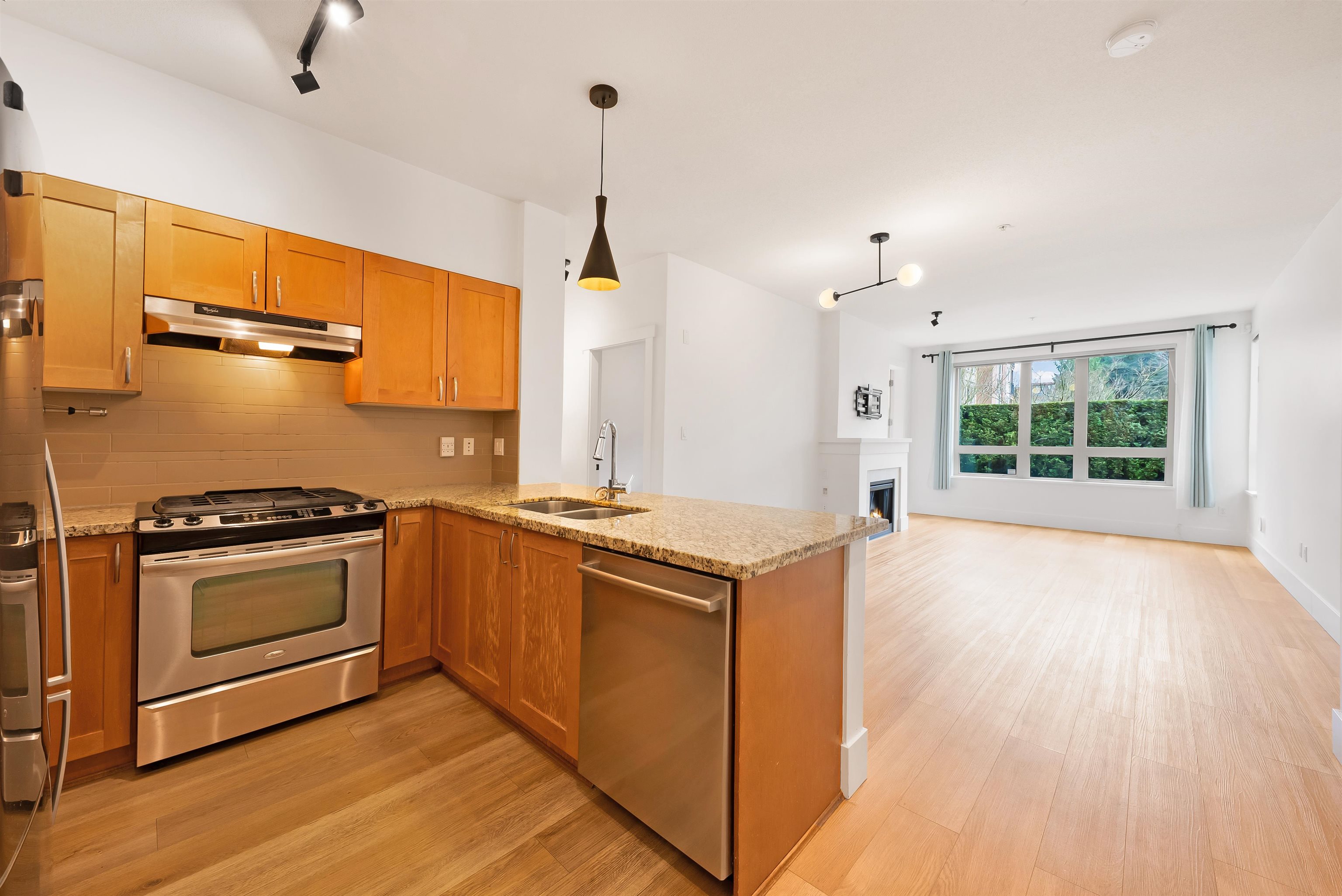 103 1111 27TH STREET, R3110593, BC,