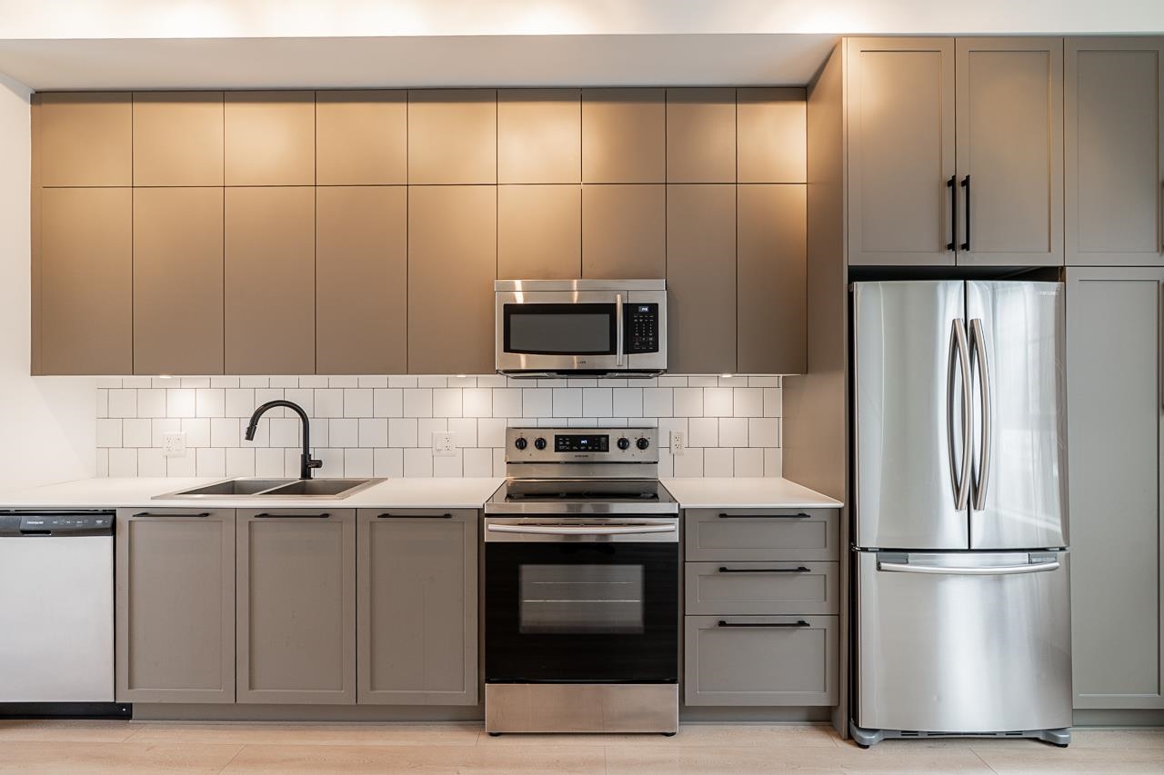 28 2838 LIVINGSTONE AVENUE, R3110974, BC,