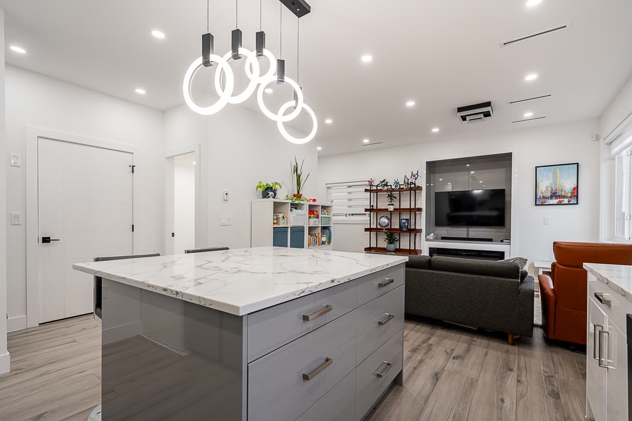 #2 4675 CANADA WAY, R3111005, BC,