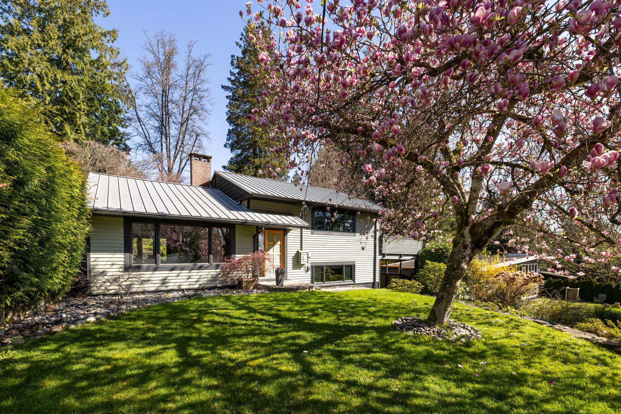 1374 E 15TH STREET, North Vancouver BC V7J 1K8, R3111019, BC,