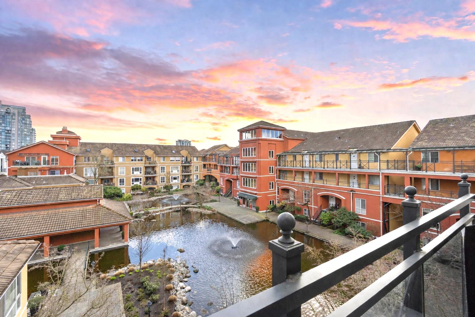 425 3 RIALTO COURT, R3111107, BC,