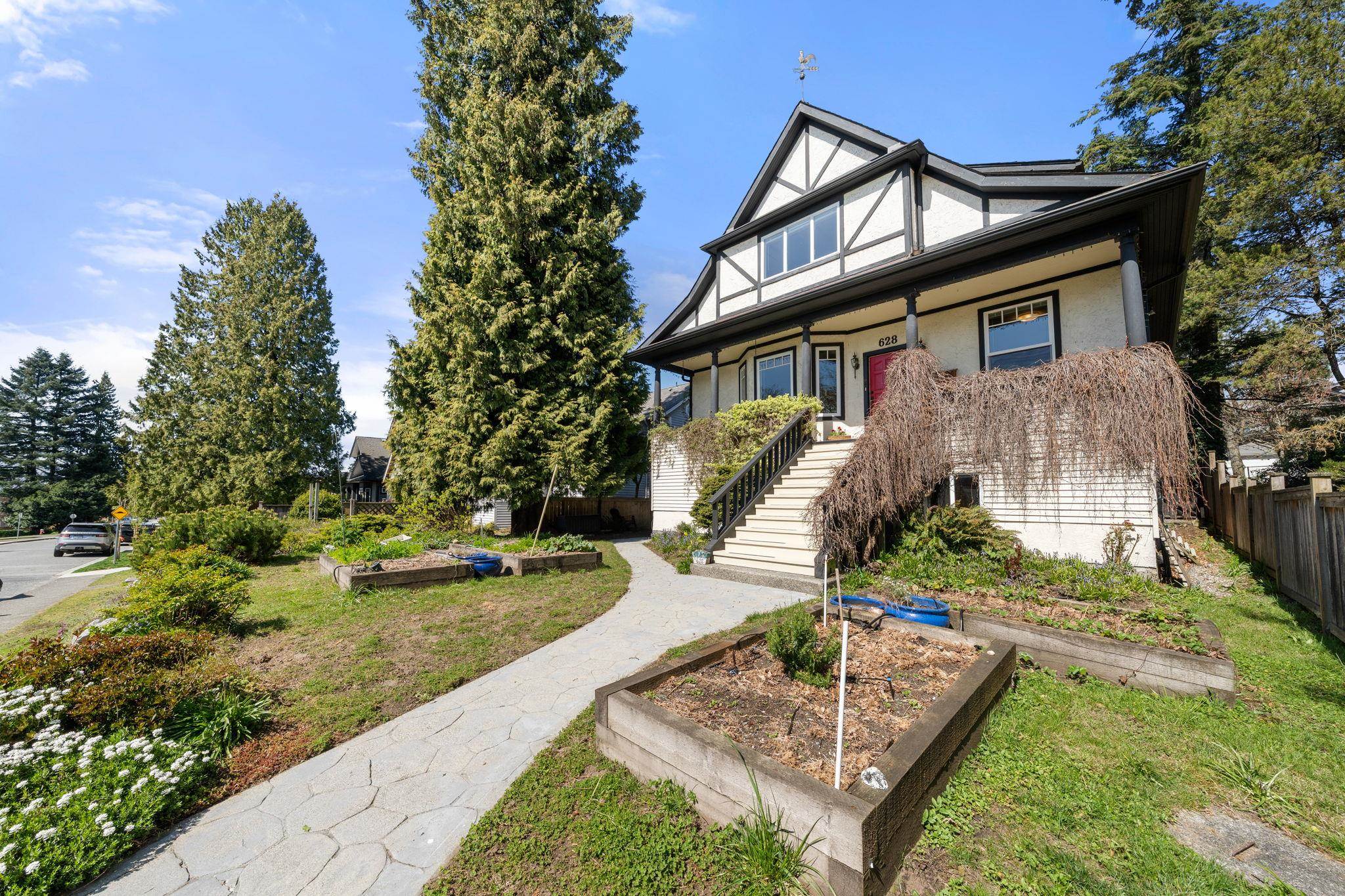 628 E 5TH STREET, North Vancouver BC V7L 1M7, R3111195, BC,