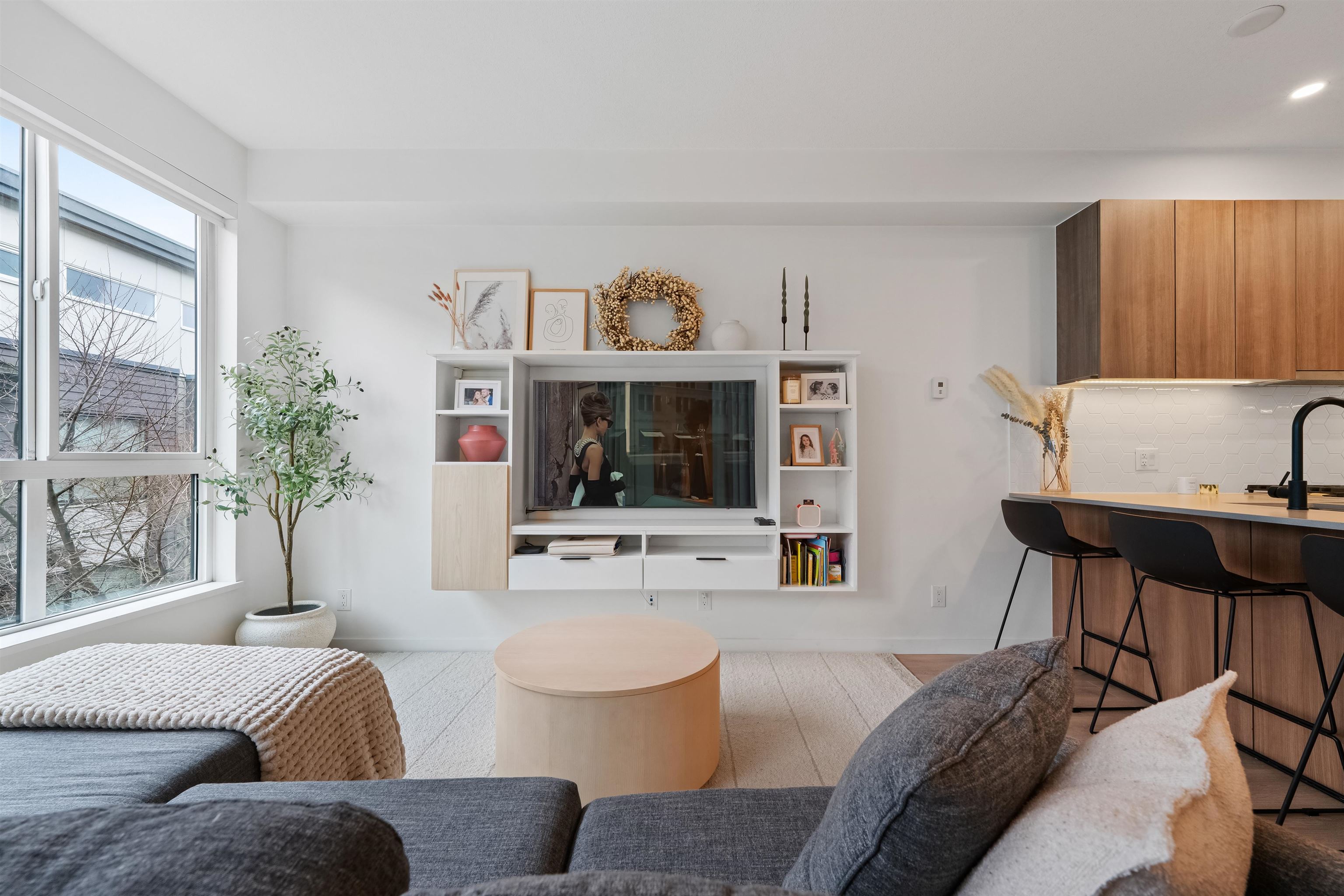 7 533 3RD STREET, R3111203, BC,