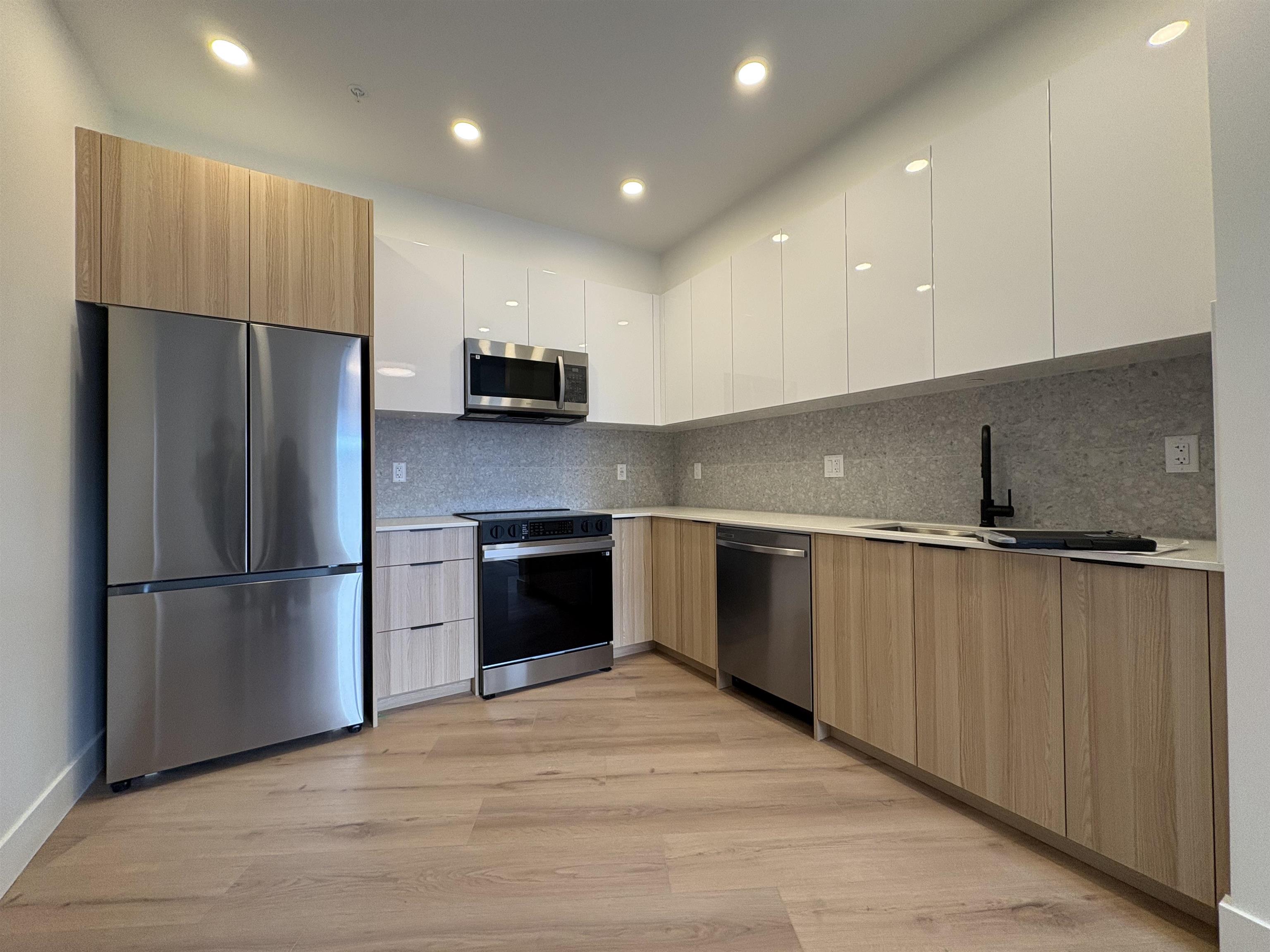 622 20769 FRASER HIGHWAY, R3111263, BC,