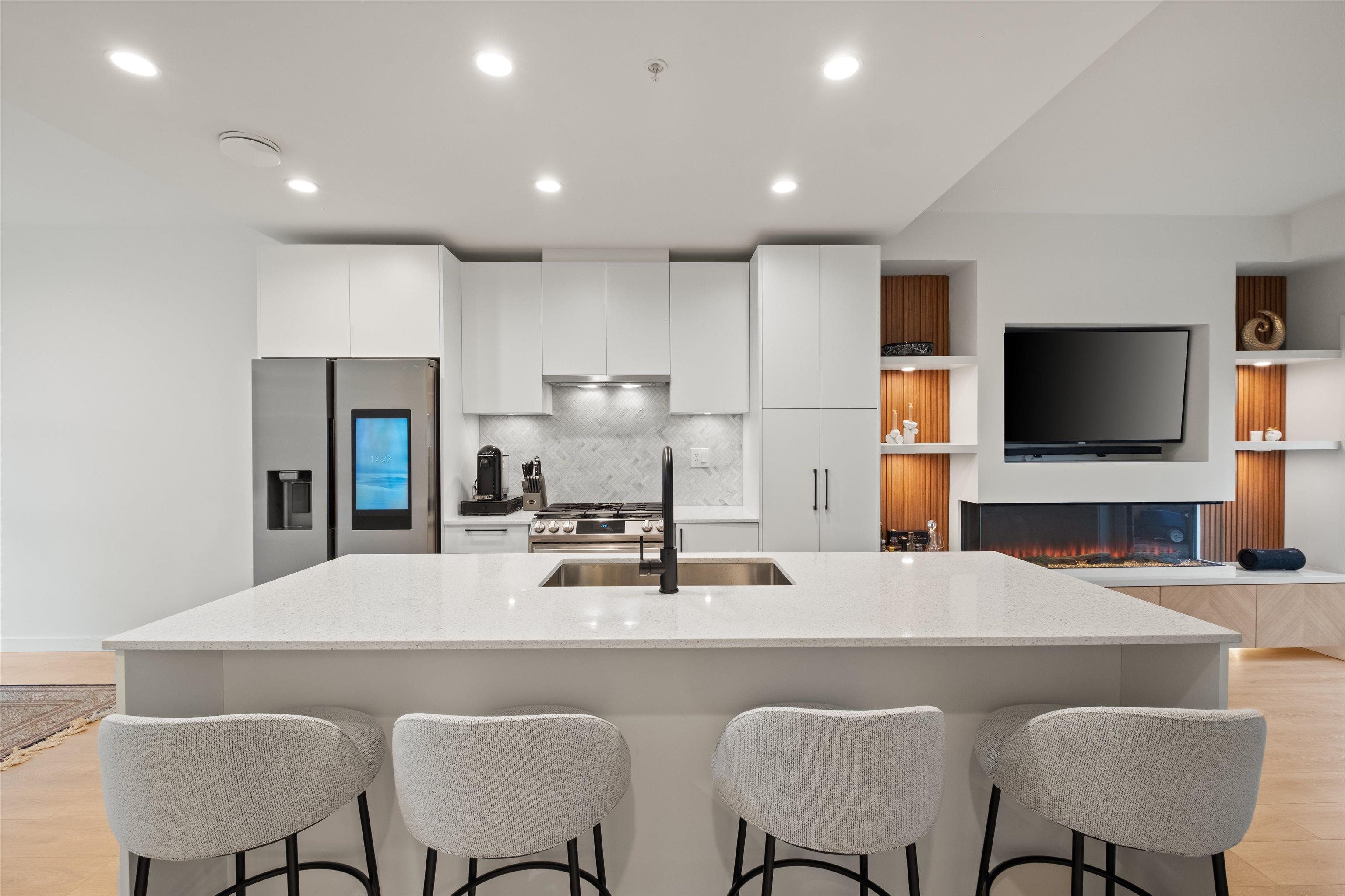 137 535 2ND STREET, R3111724, BC,