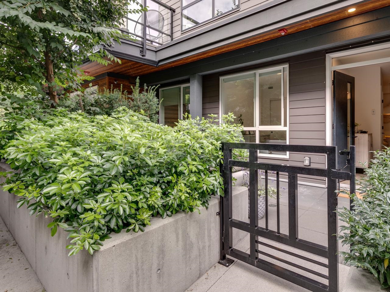 8 533 3RD STREET, R3112064, BC,