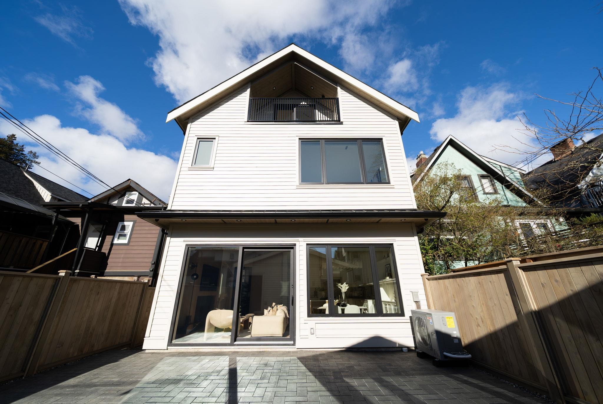 2 864 16TH AVENUE, R3112225, BC,