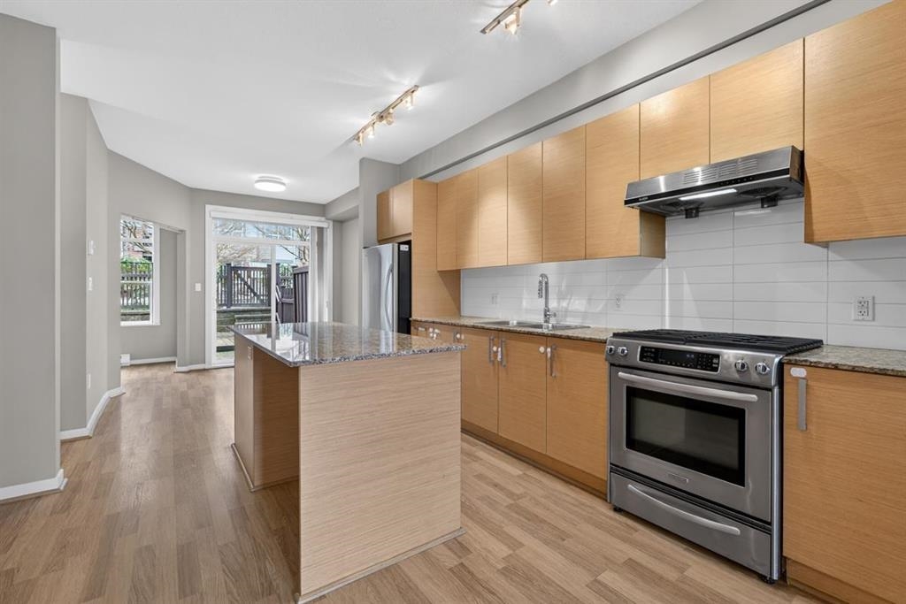 7 5881 IRMIN STREET, R3112250, BC,