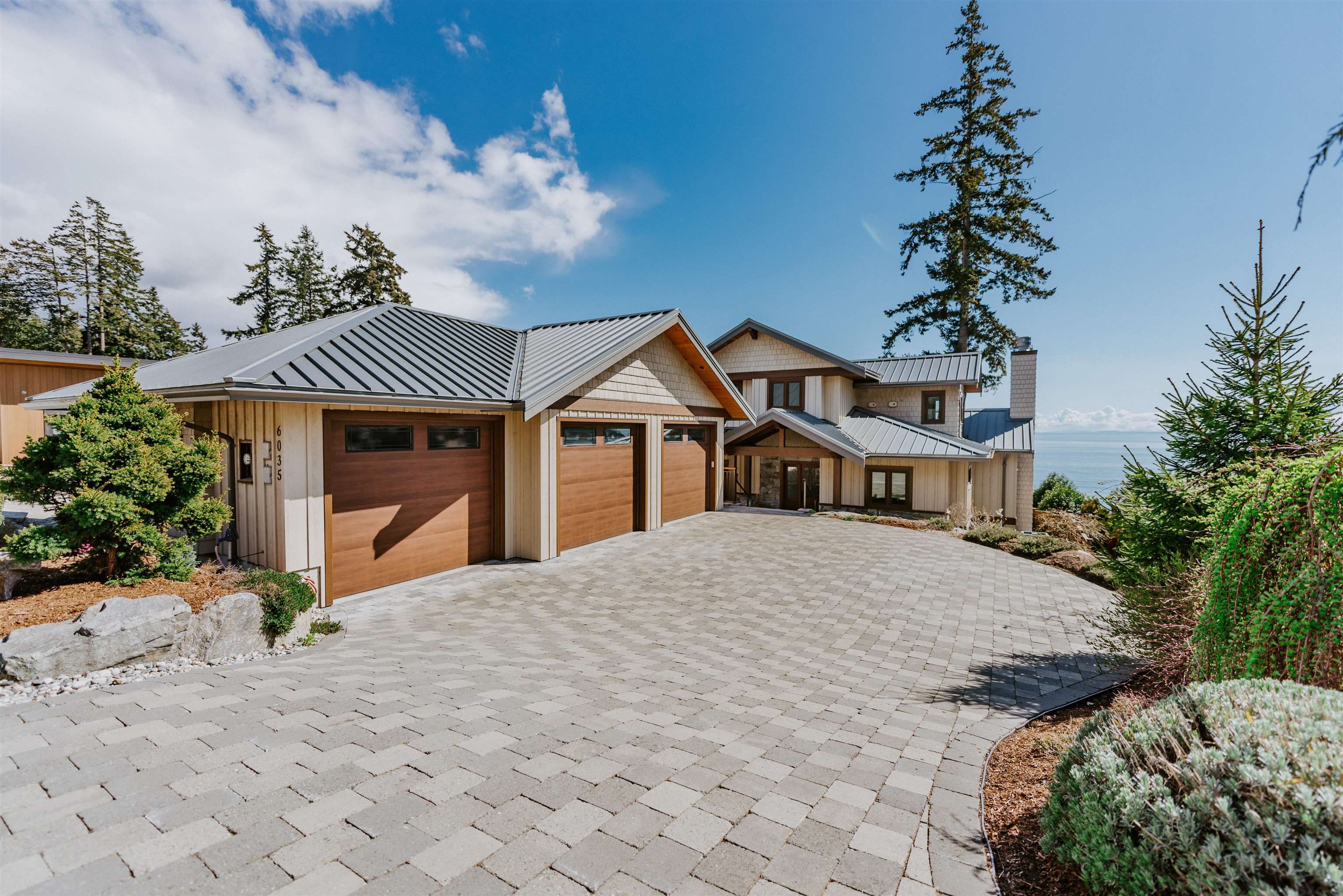 6035 SILVERSTONE LANE, Sechelt BC V7Z 0T8, R3112481, BC,