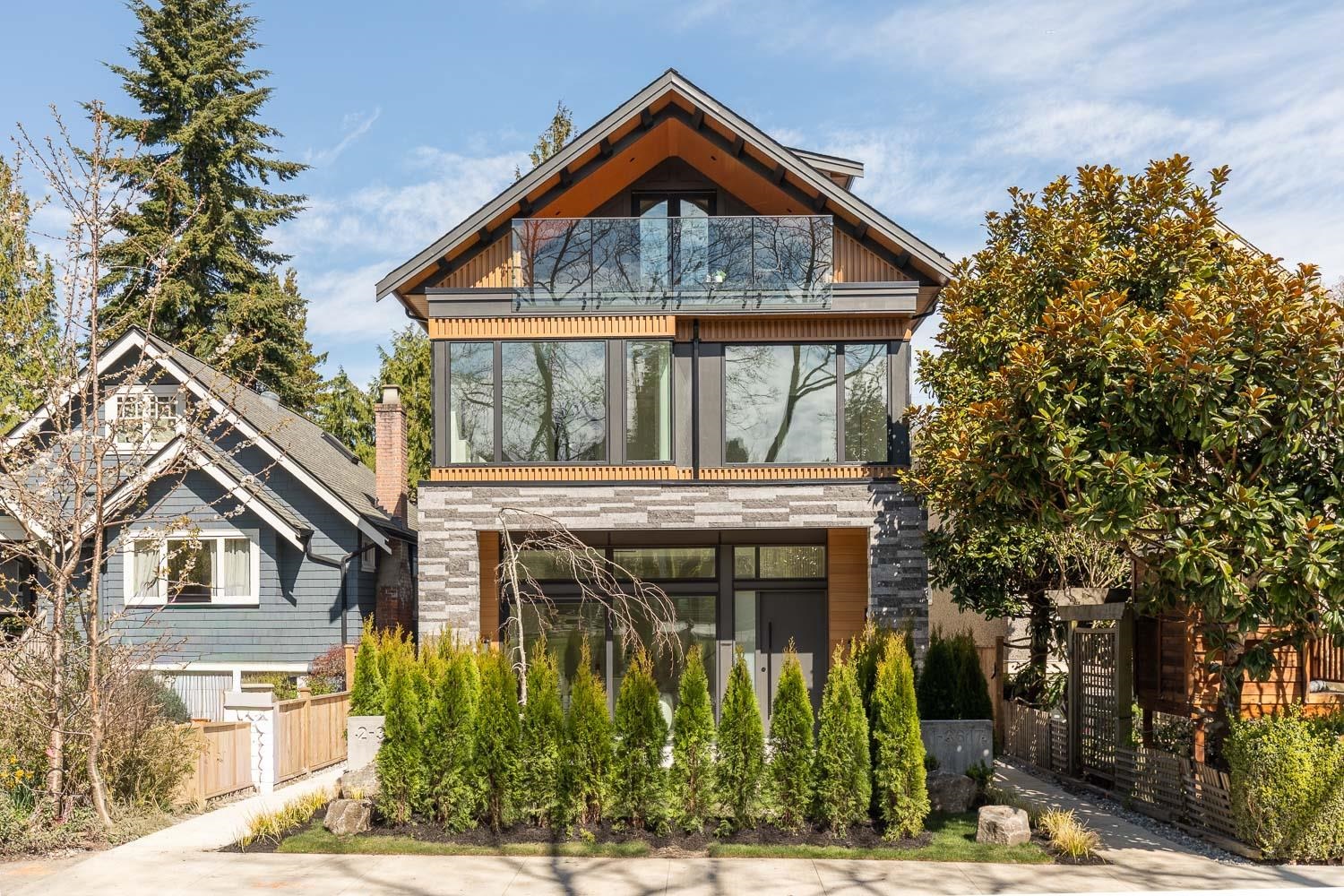 1 3617 12TH AVENUE, R3112587, BC,