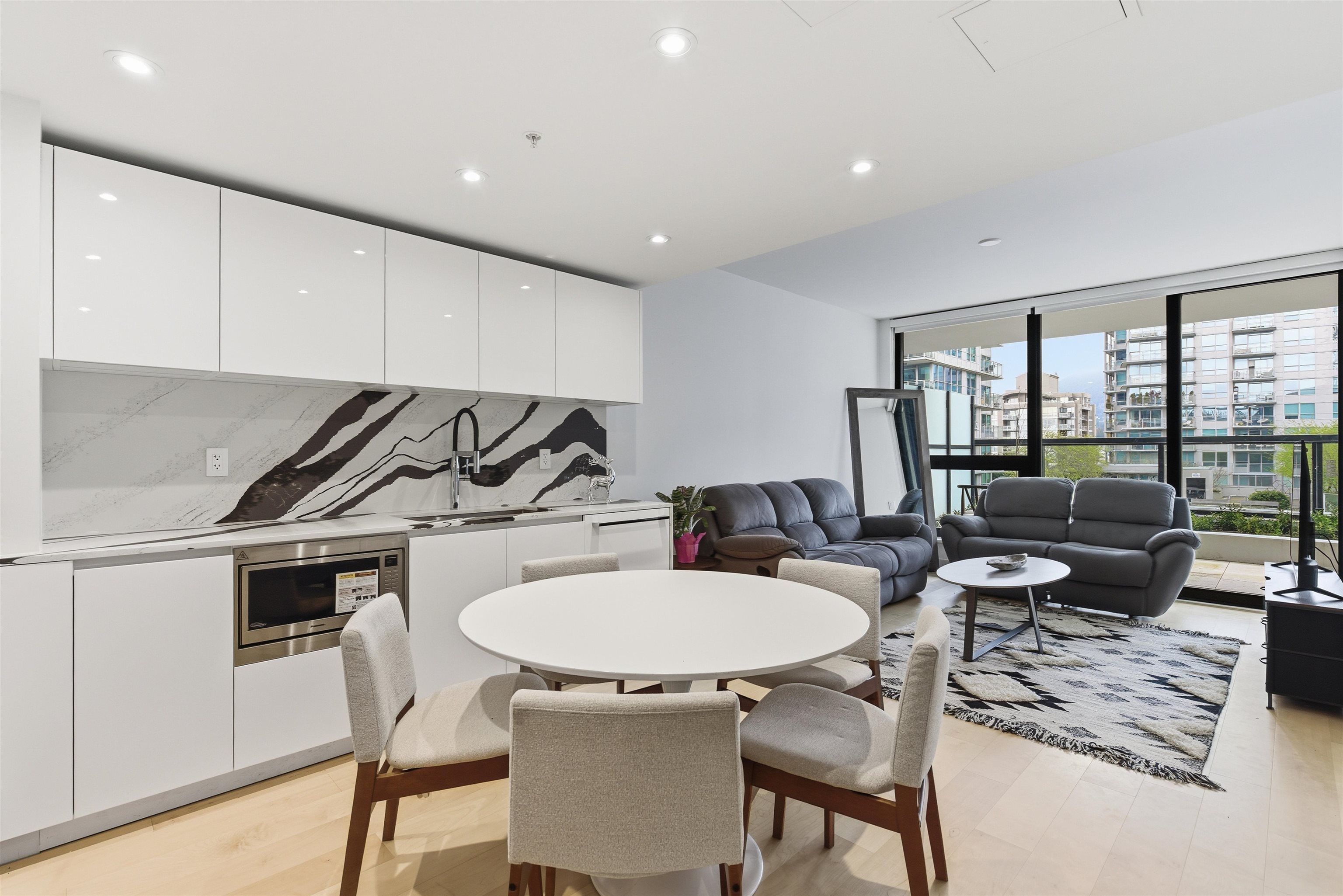 410 135 13TH STREET, R3112791, BC,