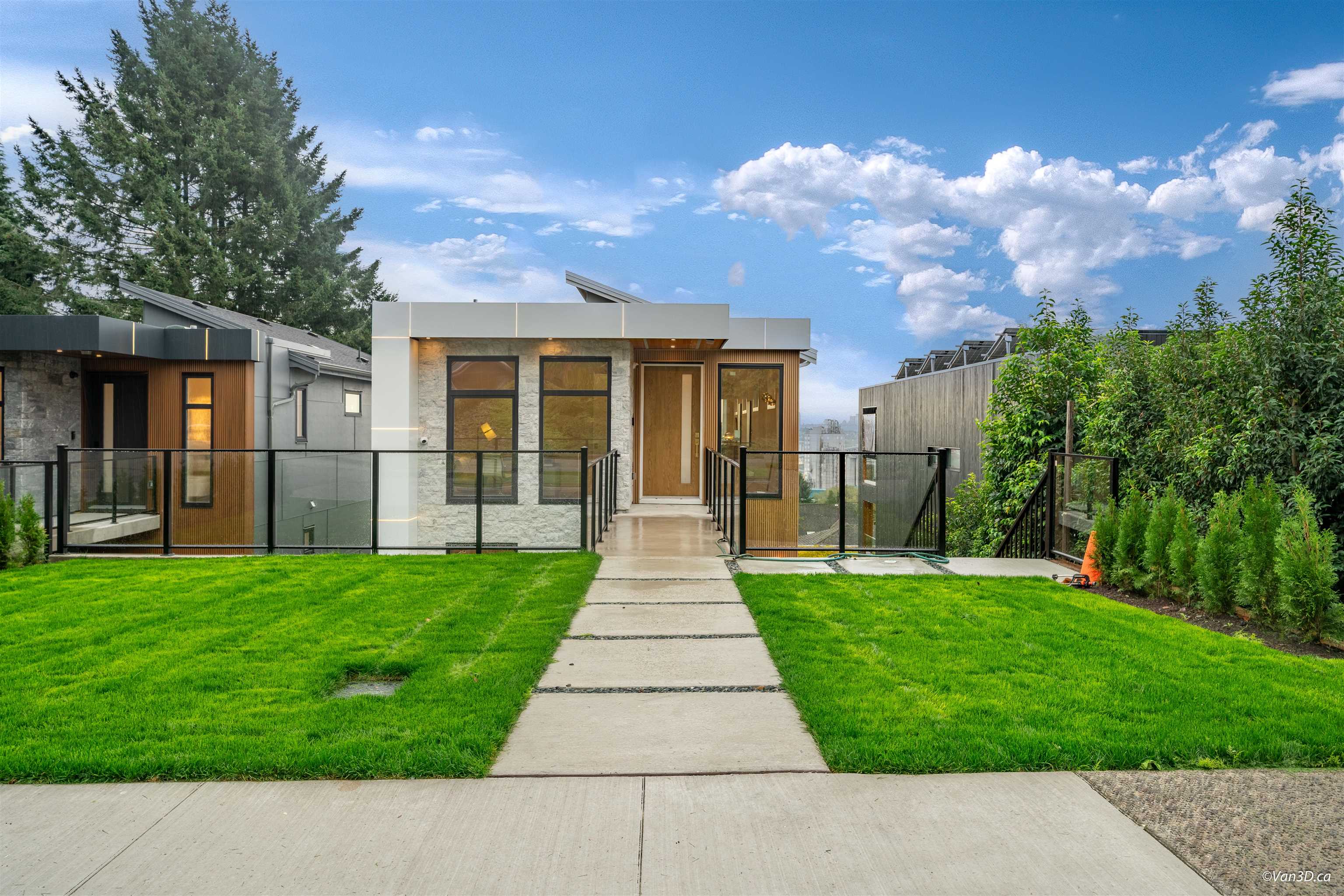 971 ADDERLEY STREET, North Vancouver BC V7L 1T2, R3112909, BC,