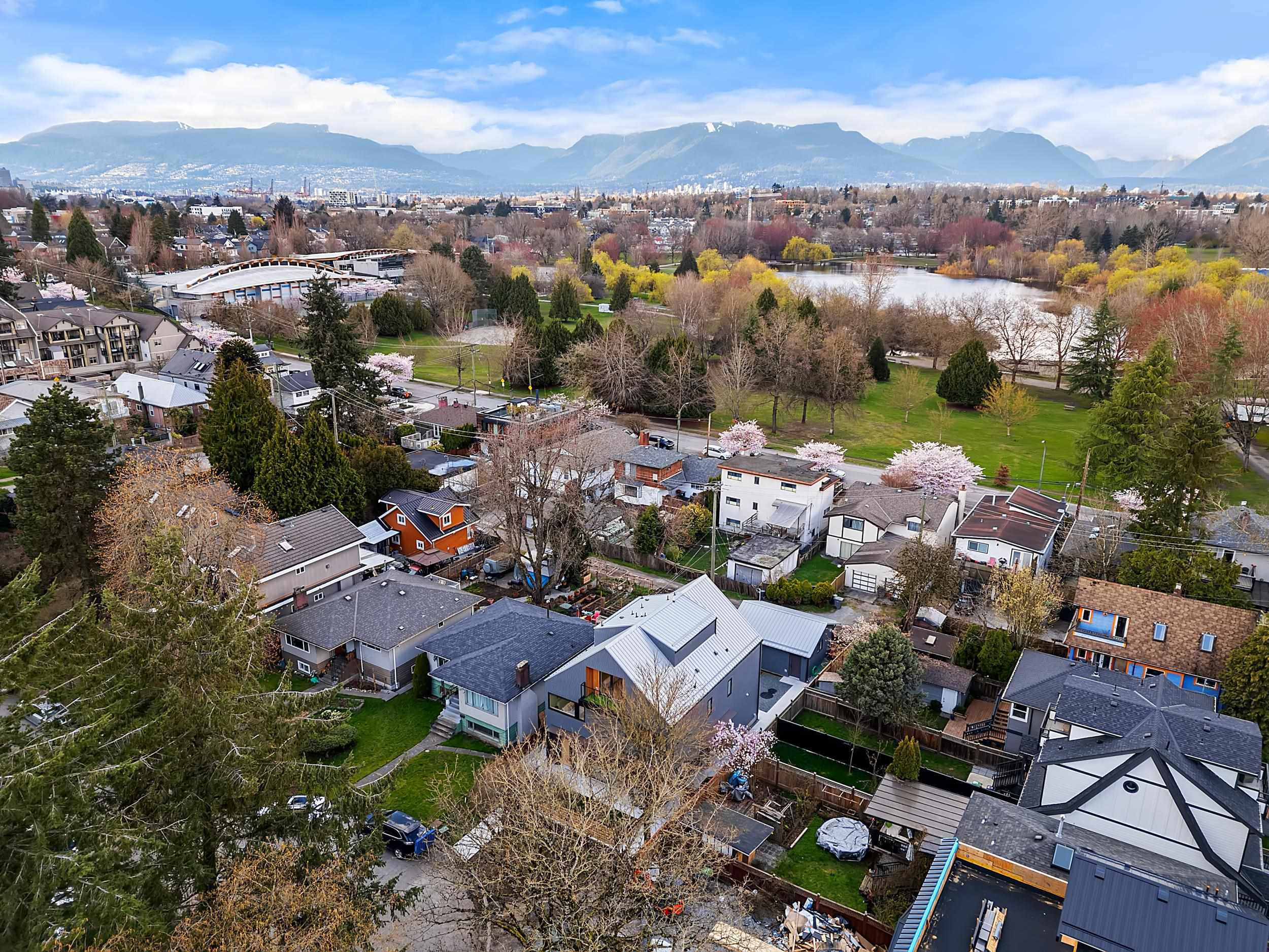 2 2091 20TH AVENUE, R3113239, BC,