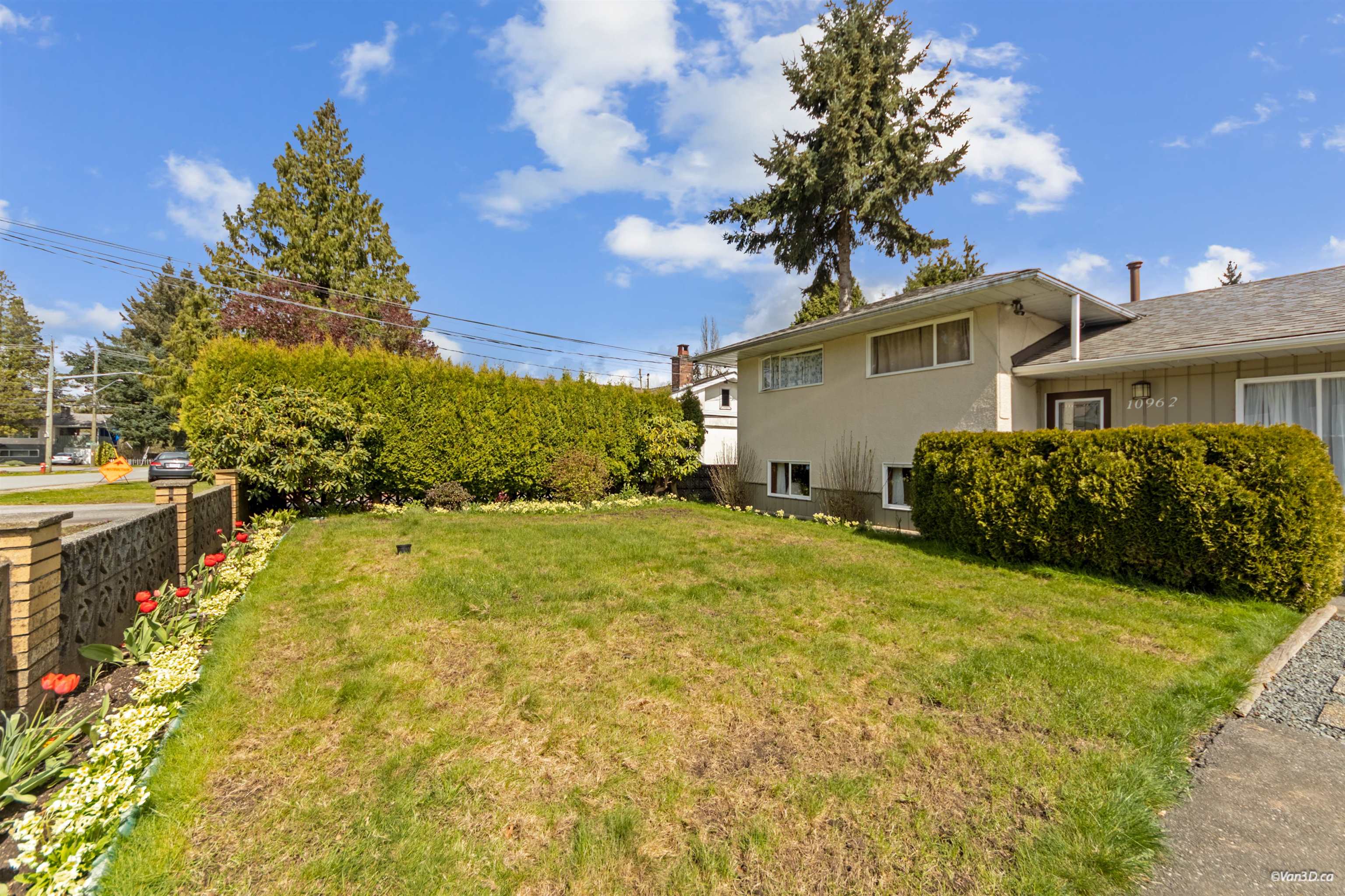 MLS® listing #R3113282 for sale located at 10962 145A STREET, Surrey BC V3R 3S4