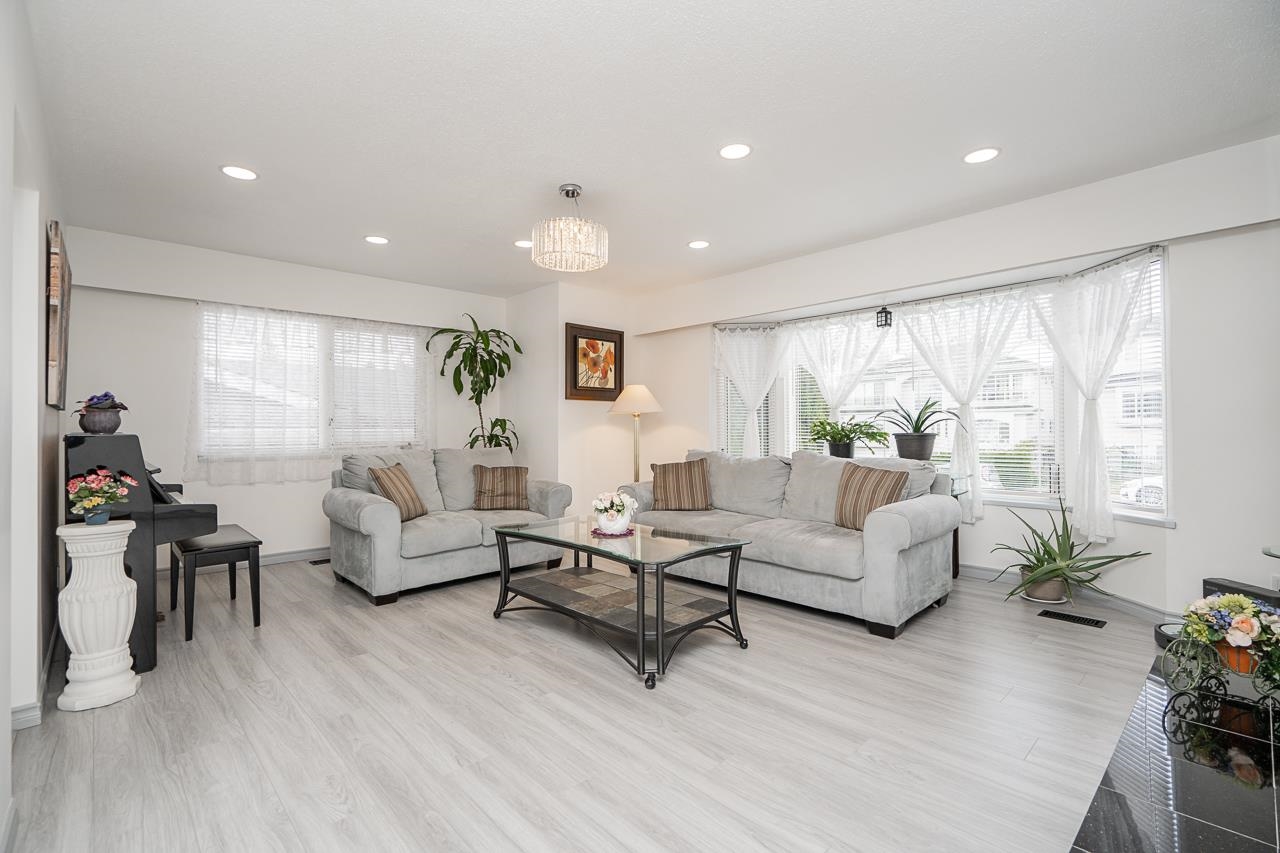 8255 18TH AVENUE, Burnaby BC V3N 1K4, R3113447, BC,