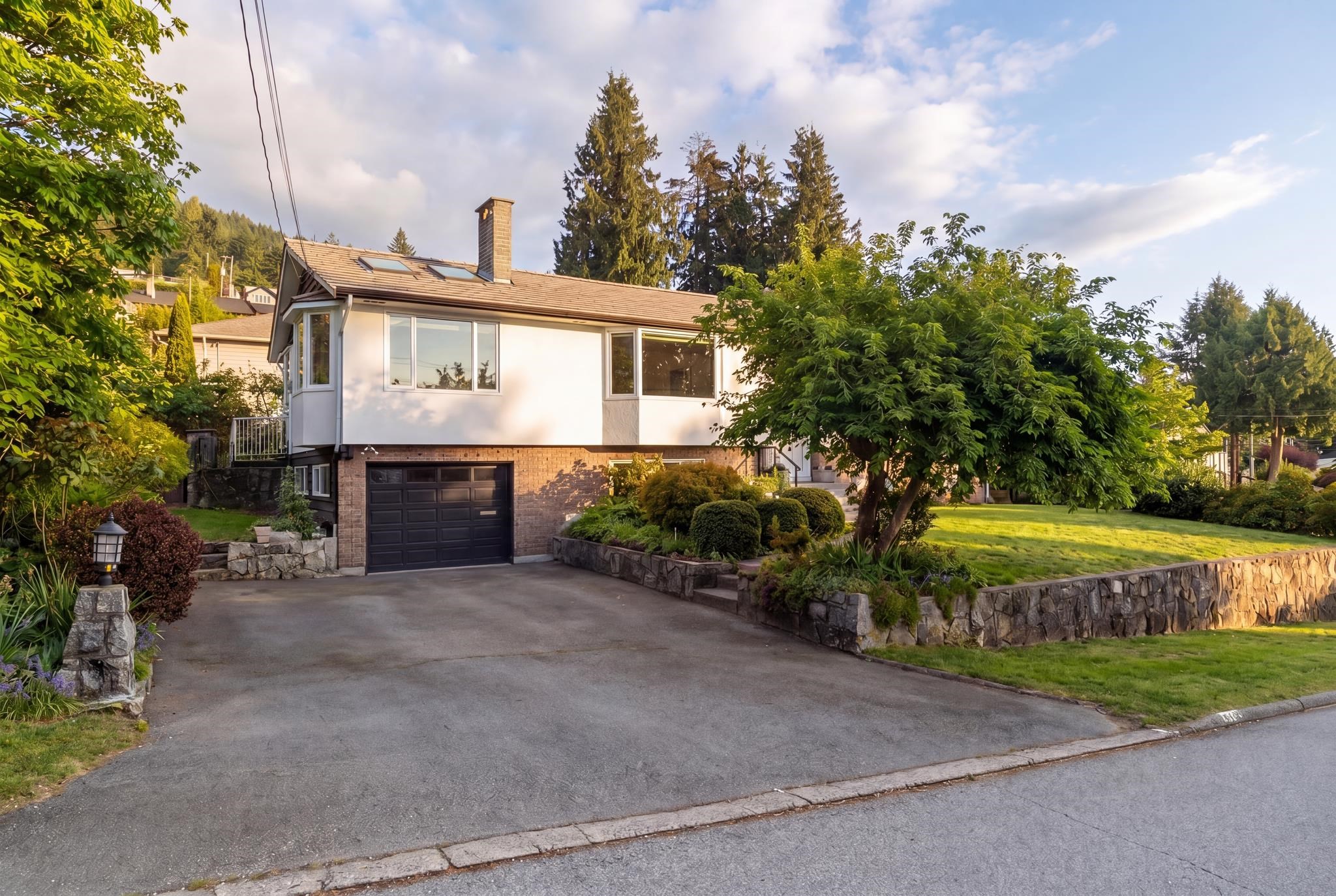 420 MONTERAY AVENUE, North Vancouver BC V7N 3E8, R3113566, BC,