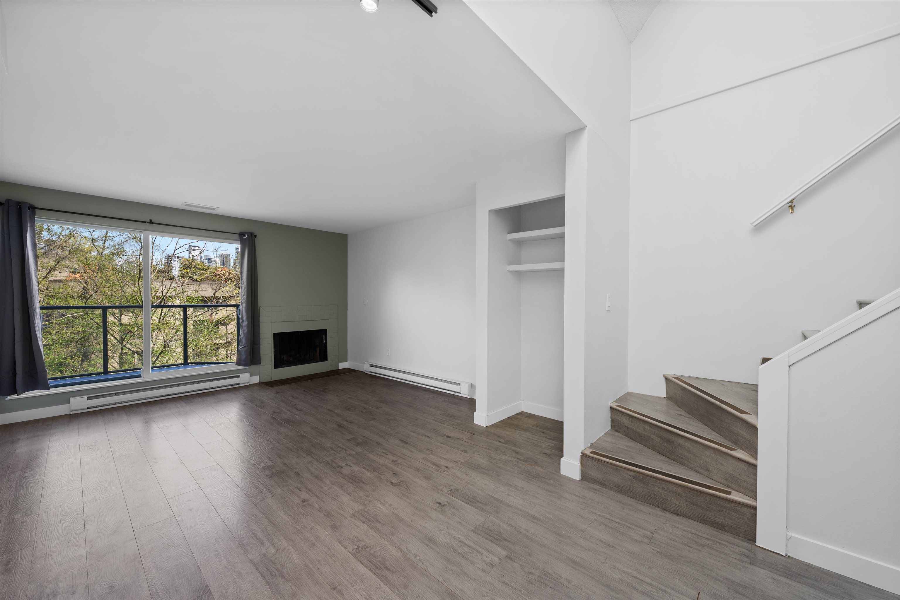 3 1355 4TH AVENUE, R3113583, BC,