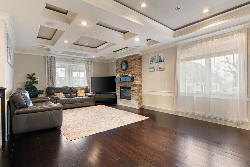 8363 VICTORIA DRIVE, Vancouver BC V5P 4A8, R3113622, BC,