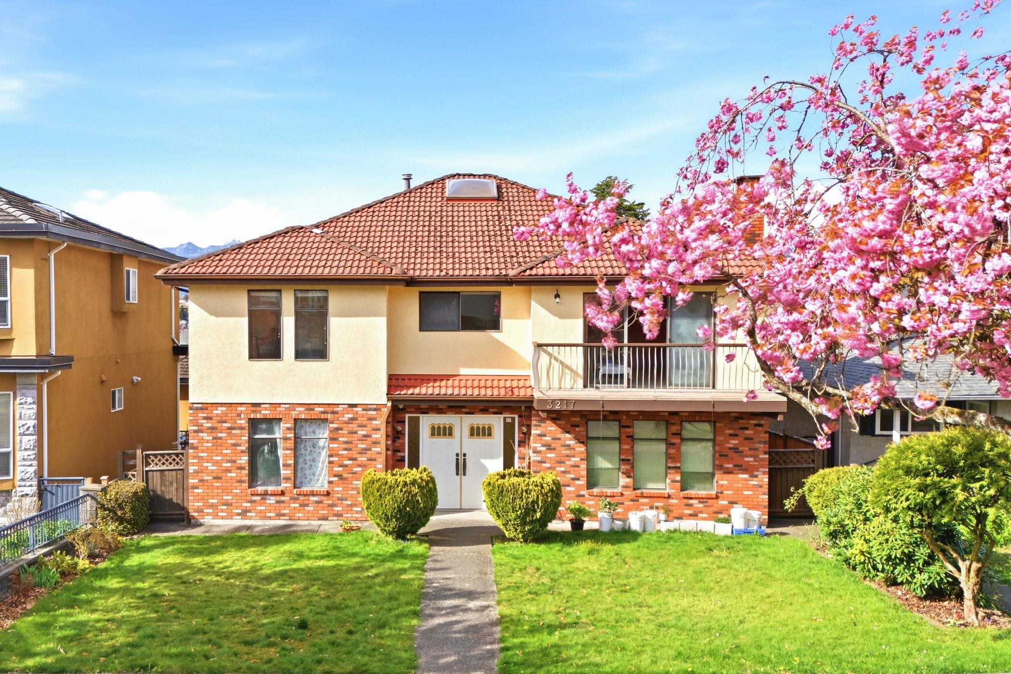 3217 E 18TH AVENUE, Vancouver BC V5M 2R8, R3113836, BC,