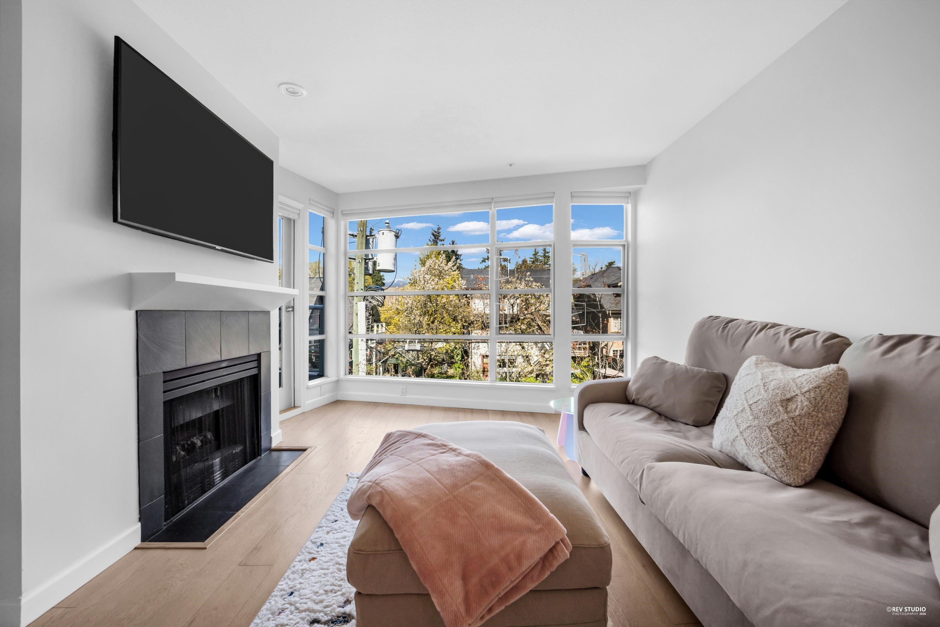 404 2575 4TH AVENUE, R3114009, BC,