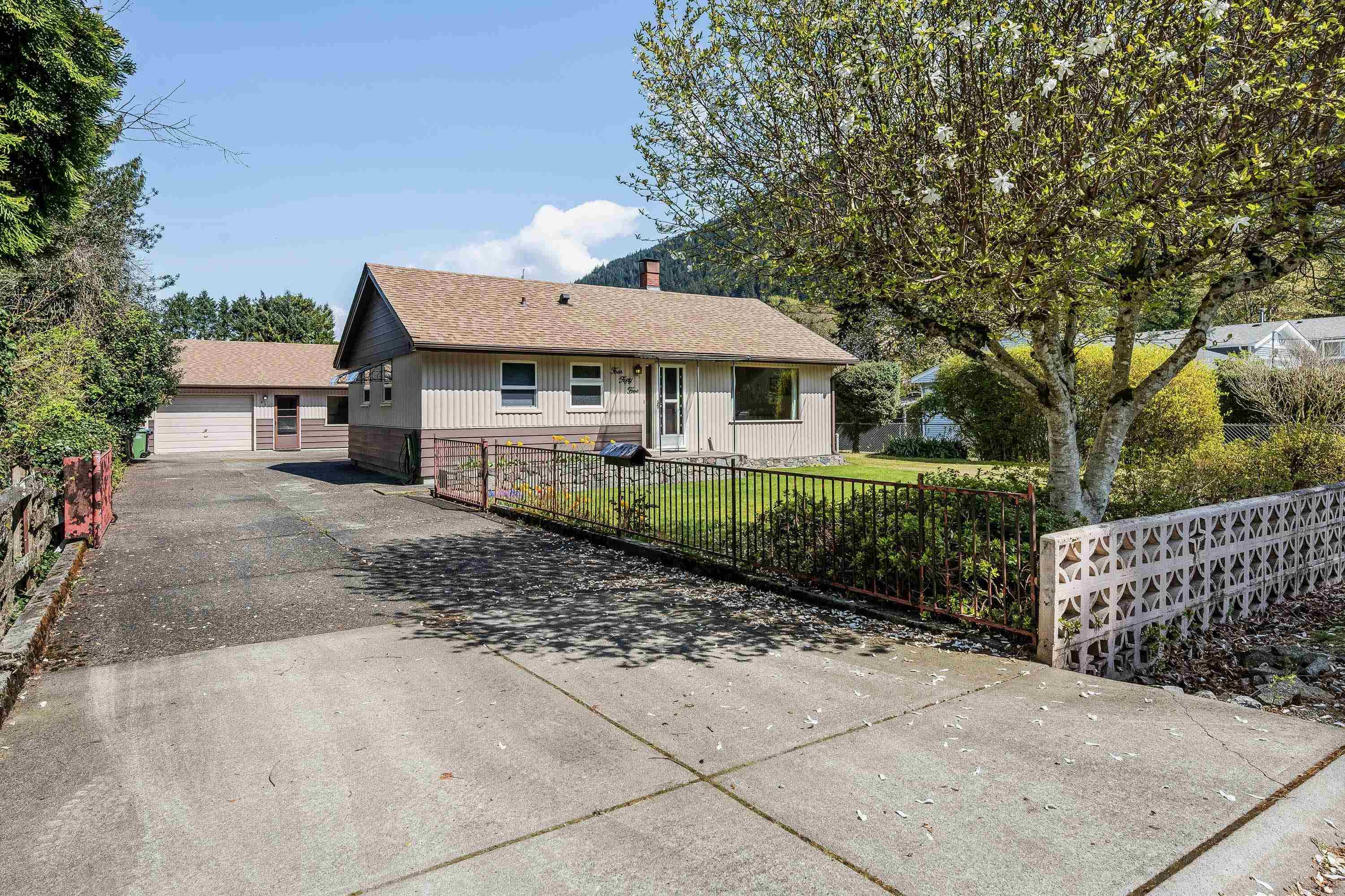 455 PINE AVENUE, Harrison Hot Springs BC V0M 1K0, R3114206, BC,