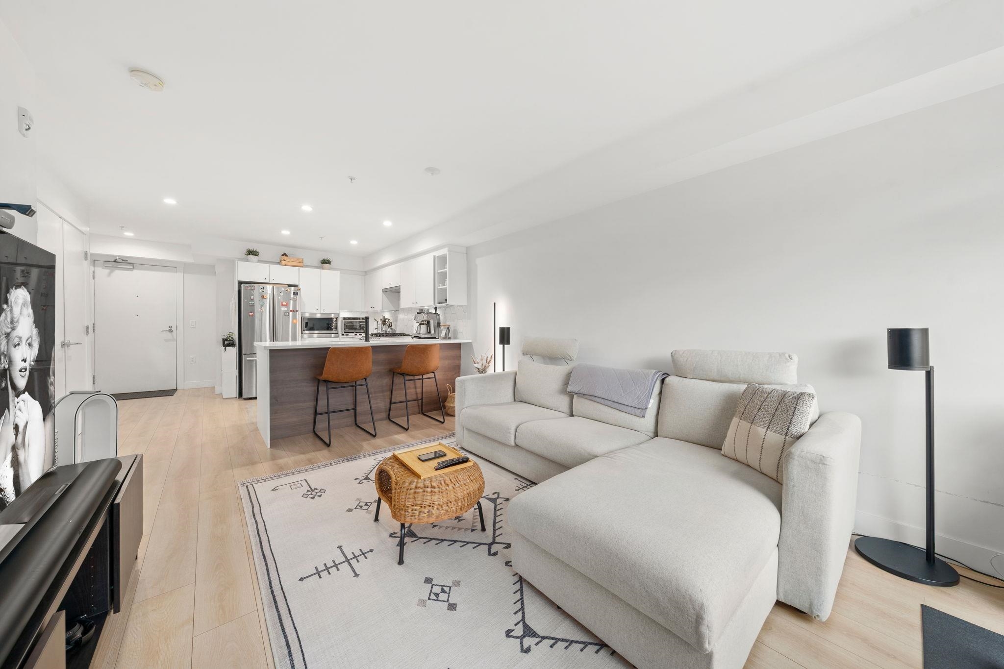 402 1519 CROWN STREET, R3114507, BC,