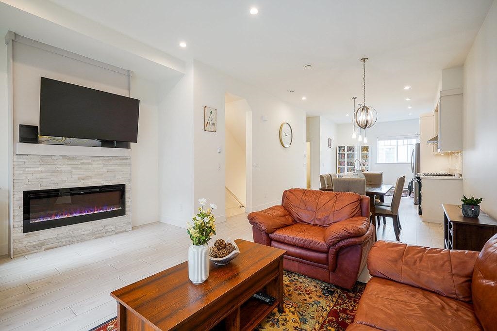 24 6188 141 STREET, R3114856, BC,