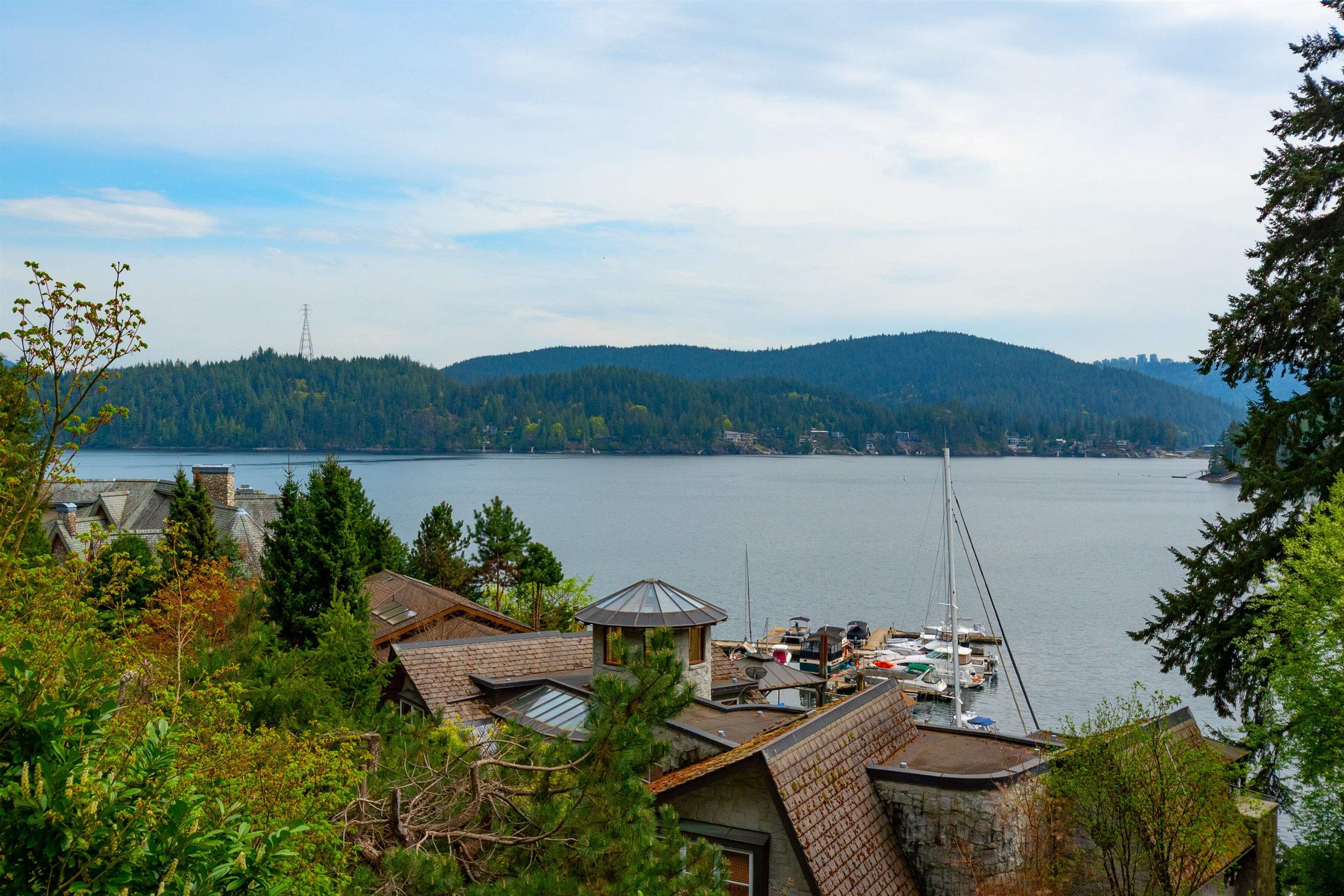 2873 PANORAMA DRIVE, North Vancouver BC V7G 1V7, R3114904, BC,