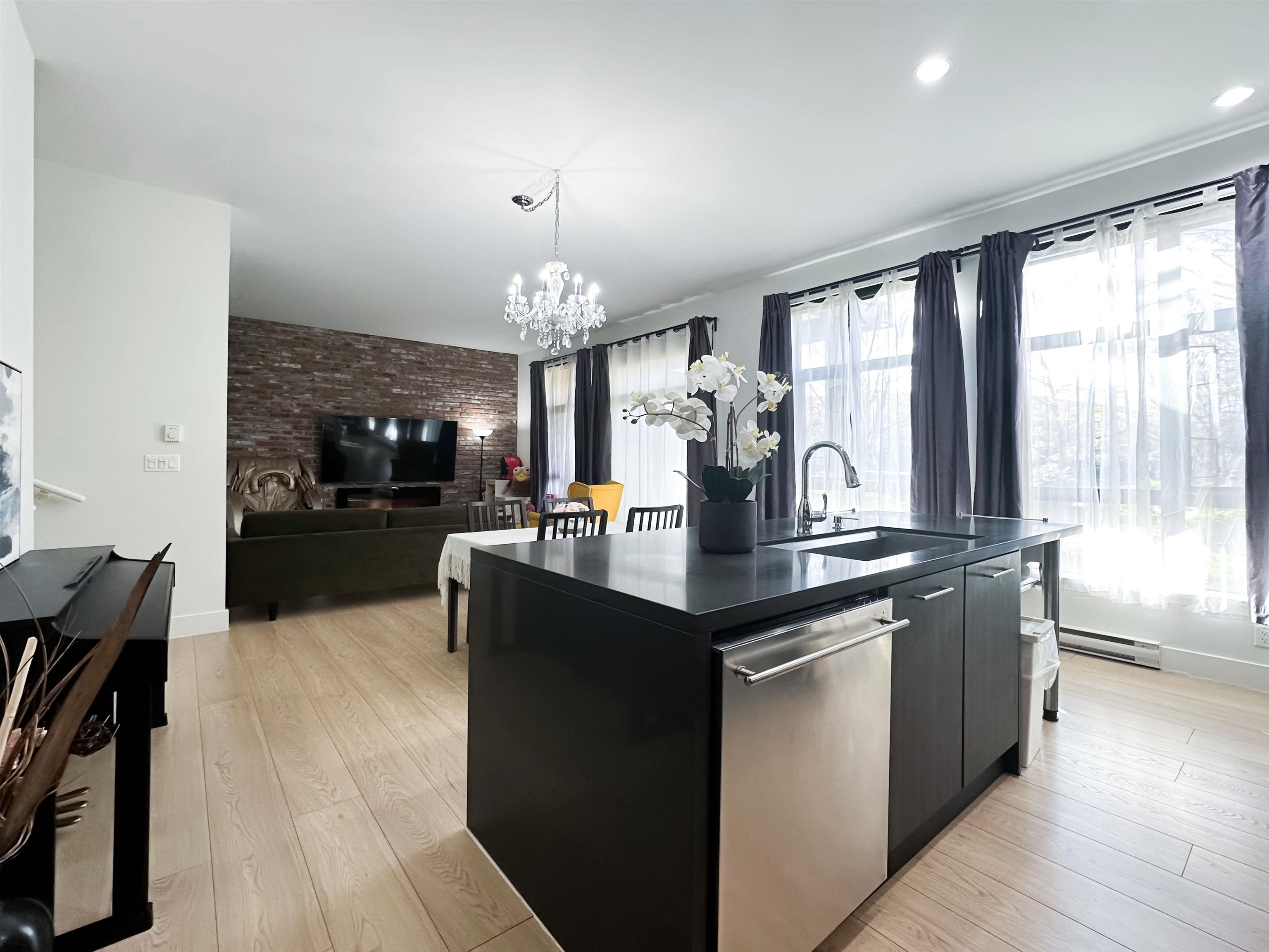 101 220 SALTER STREET, R3115252, BC,