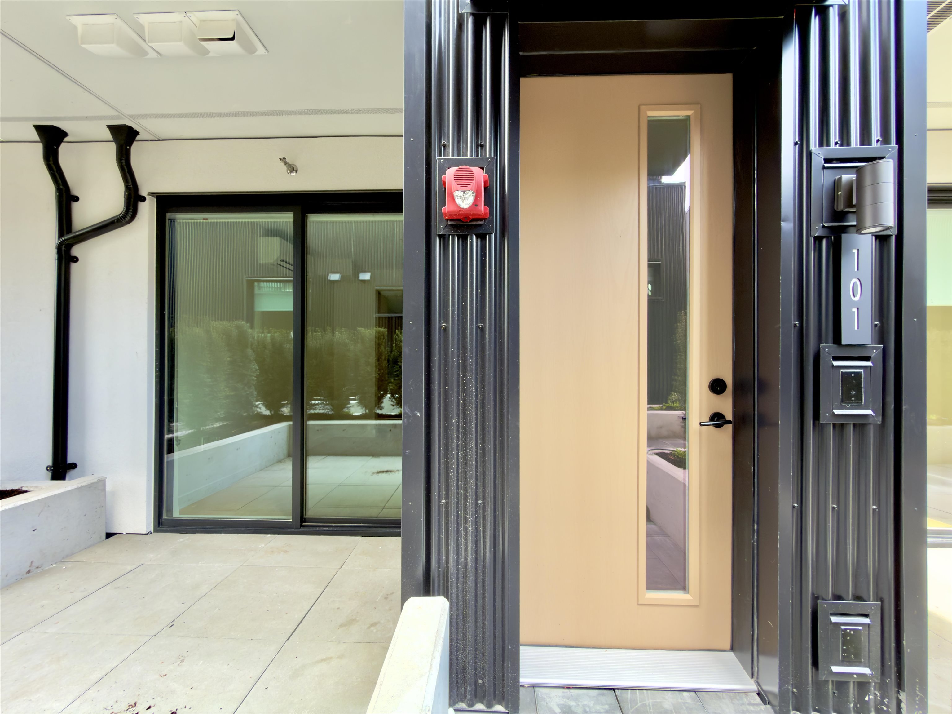 101 2810 NANAIMO STREET, Vancouver BC V5N 0E3, R3115274, BC,