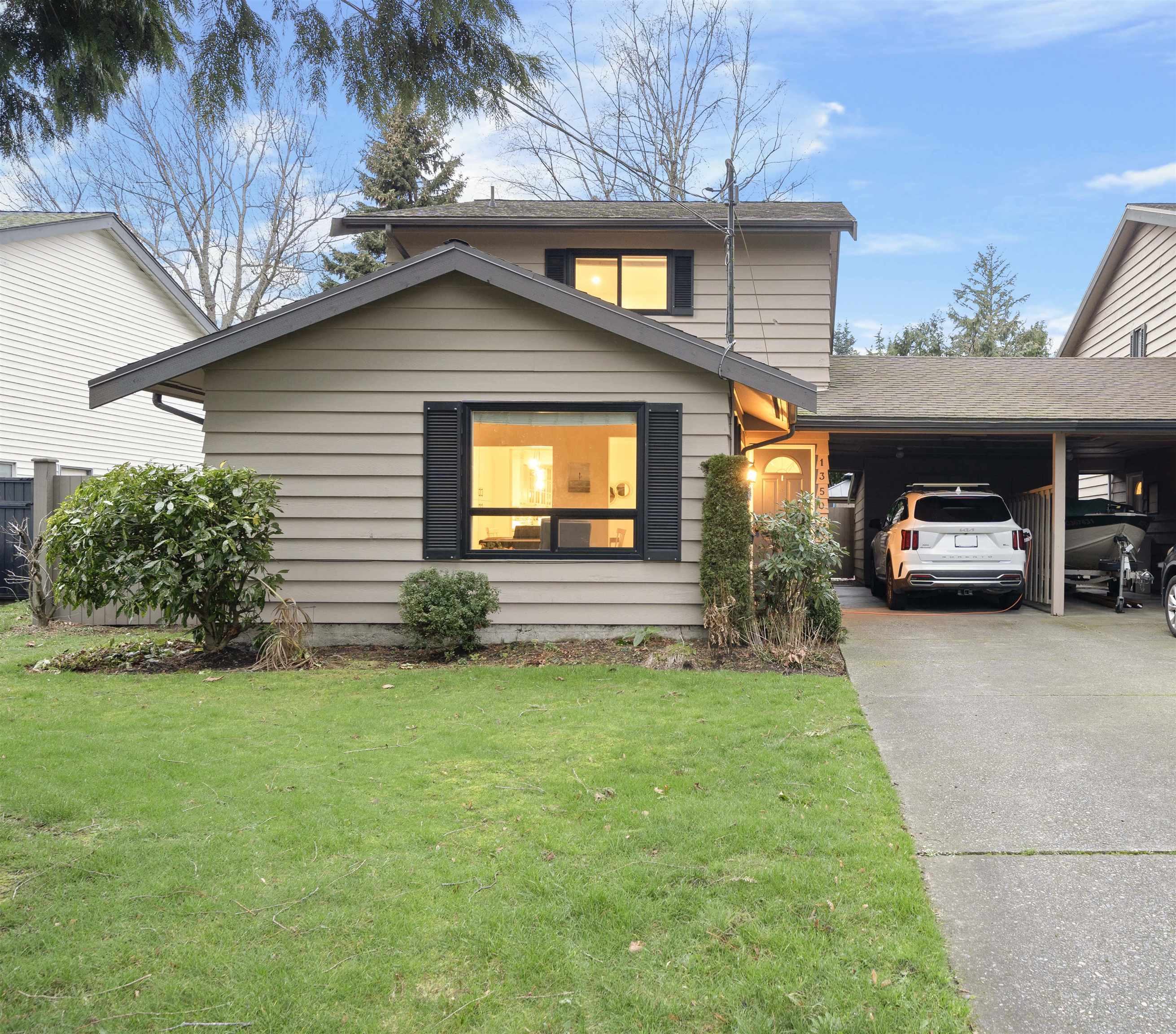 13507 15 AVENUE, Surrey BC V4A 5H4, R3115757, BC,