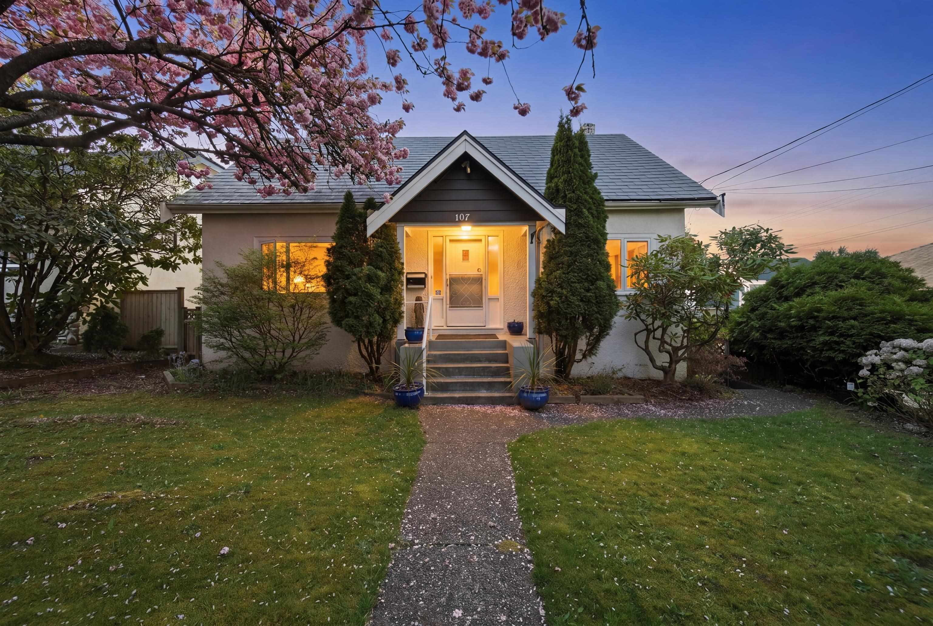 107 SEVENTH AVENUE, New Westminster BC V3L 1W2, R3115931, BC,