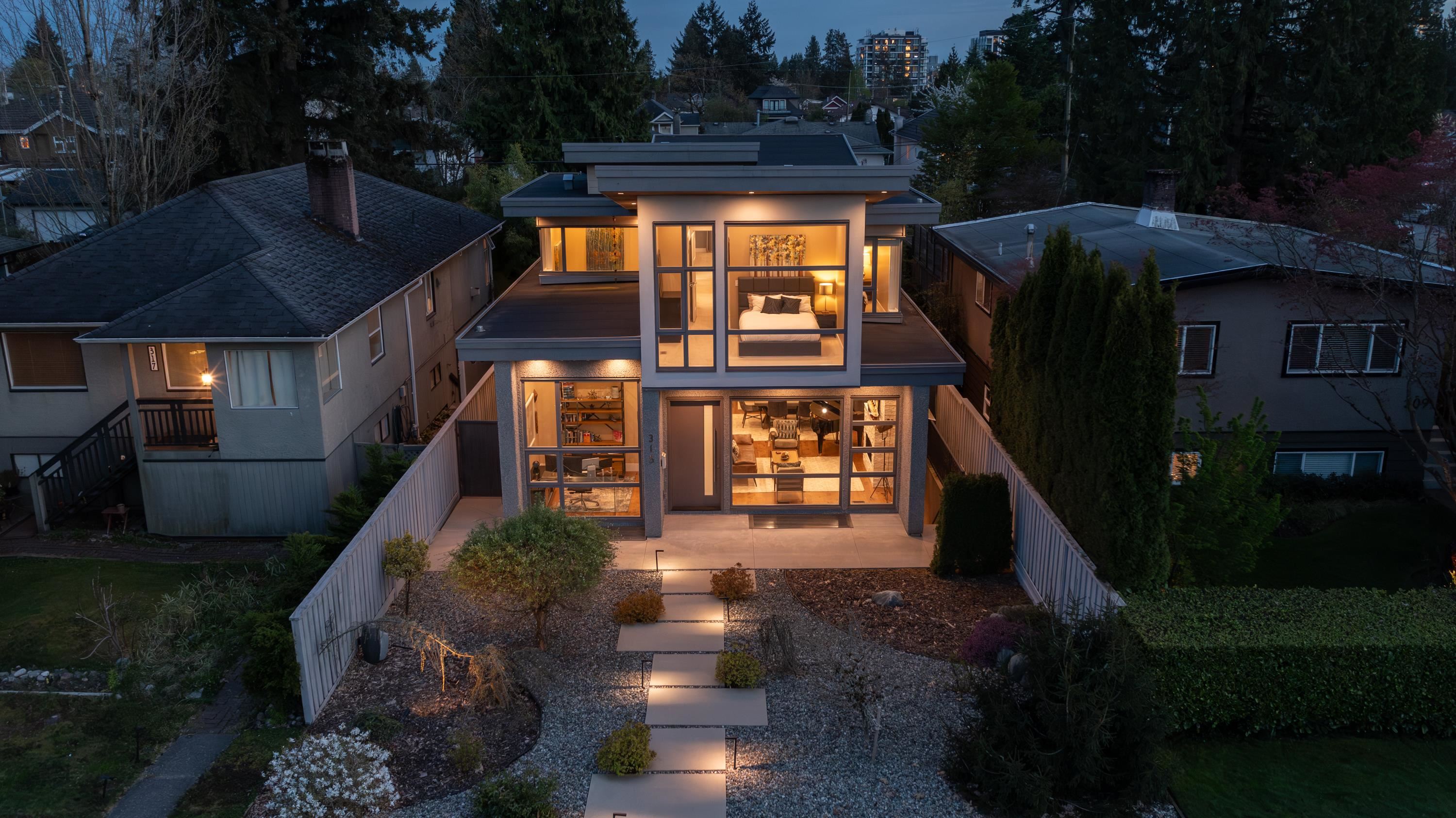 315 E 20TH STREET, North Vancouver BC V7L 3A8, R3115976, BC,