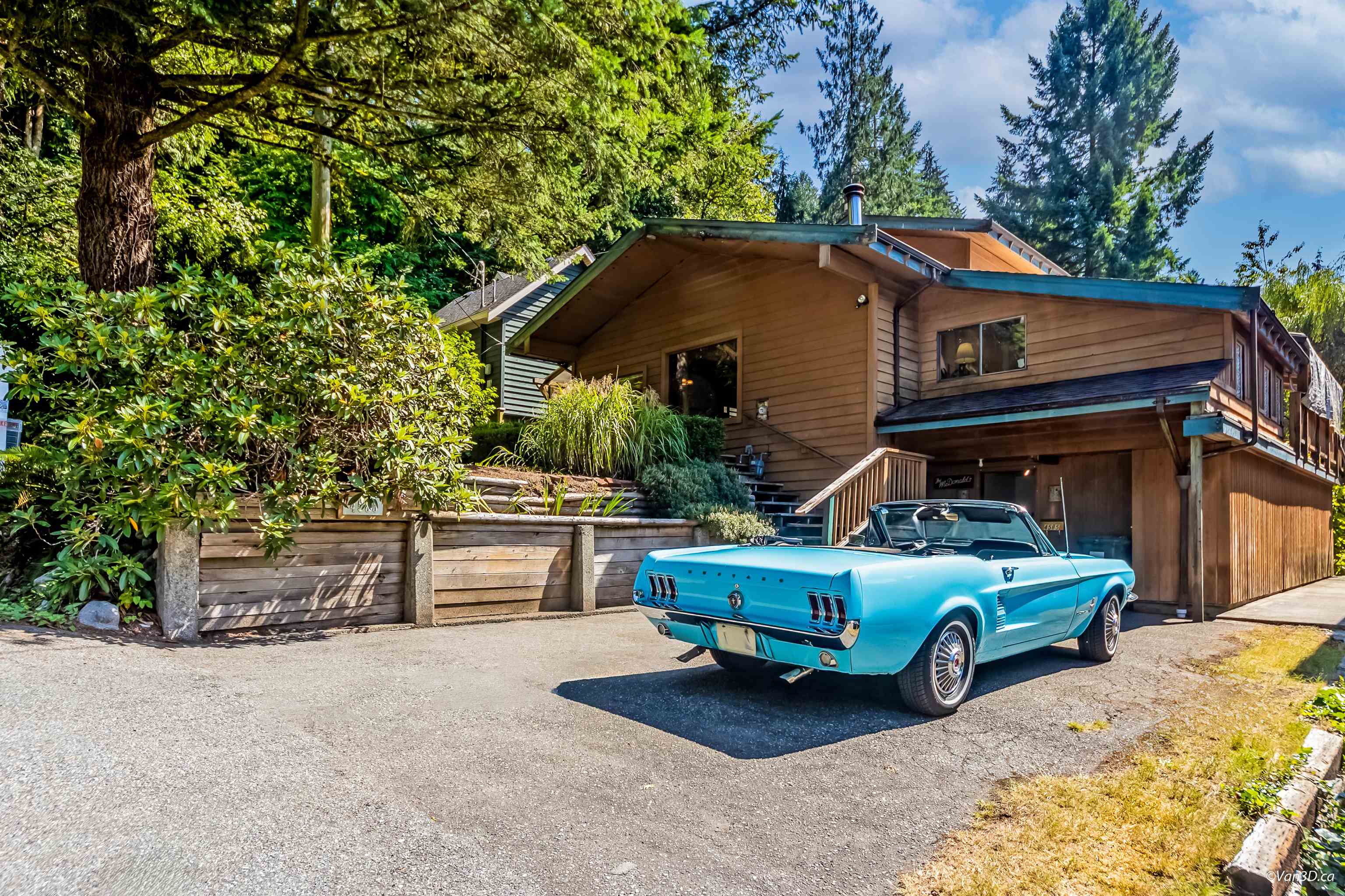 MLS® listing #R3116521 for sale located at 4585 RAEBURN STREET, North Vancouver BC V7G 1K3