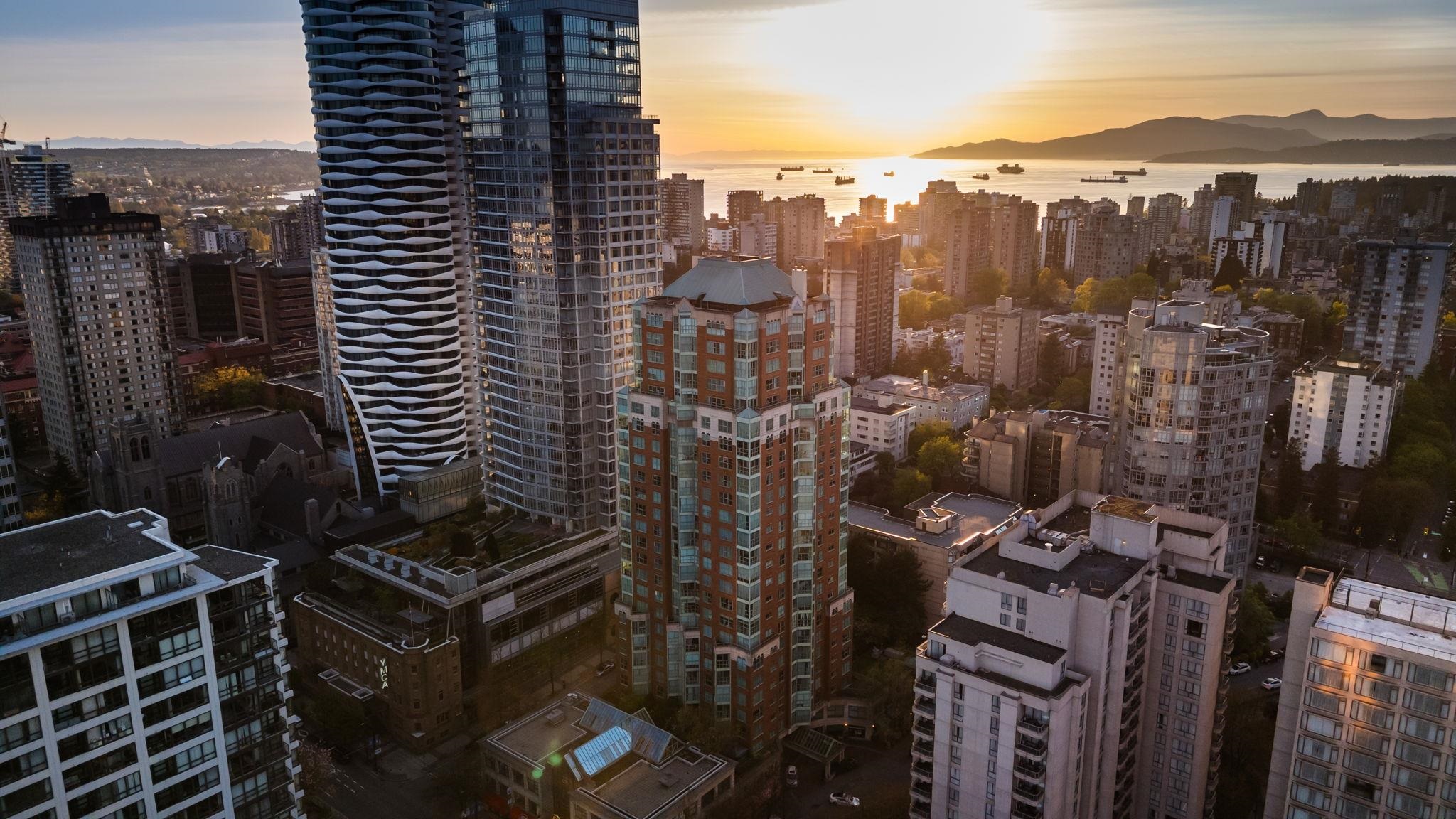 MLS® listing #R3116587 for sale located at 2301 909 BURRARD STREET