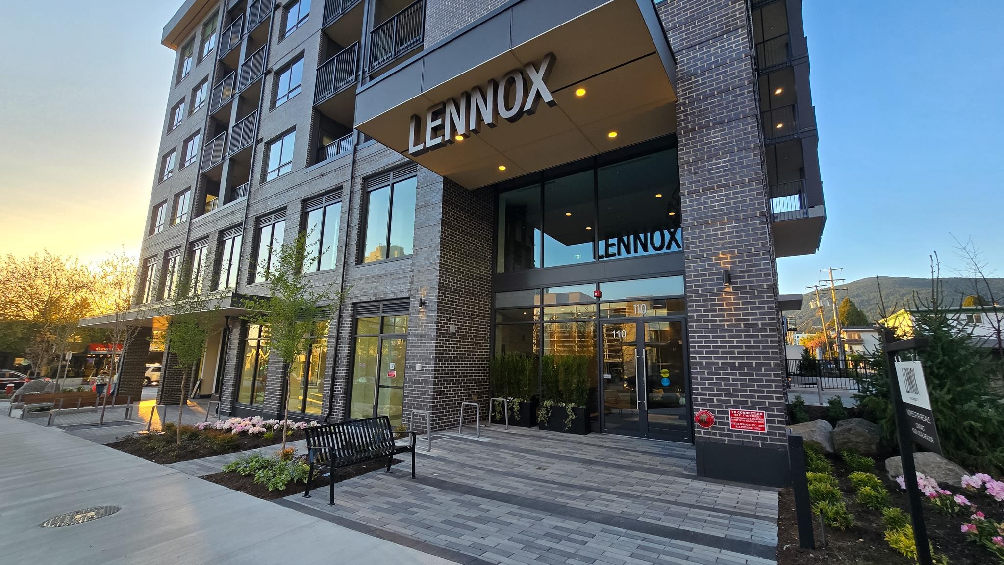 402 110 17TH STREET, R3116589, BC,