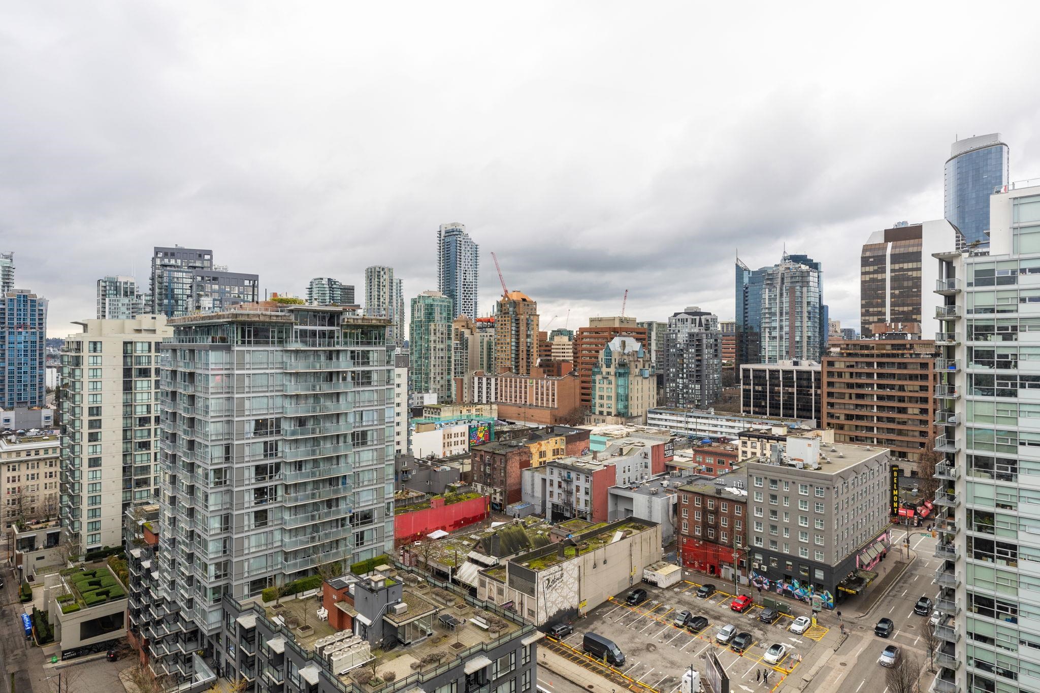 2002 989 RICHARDS STREET, R3116662, BC,