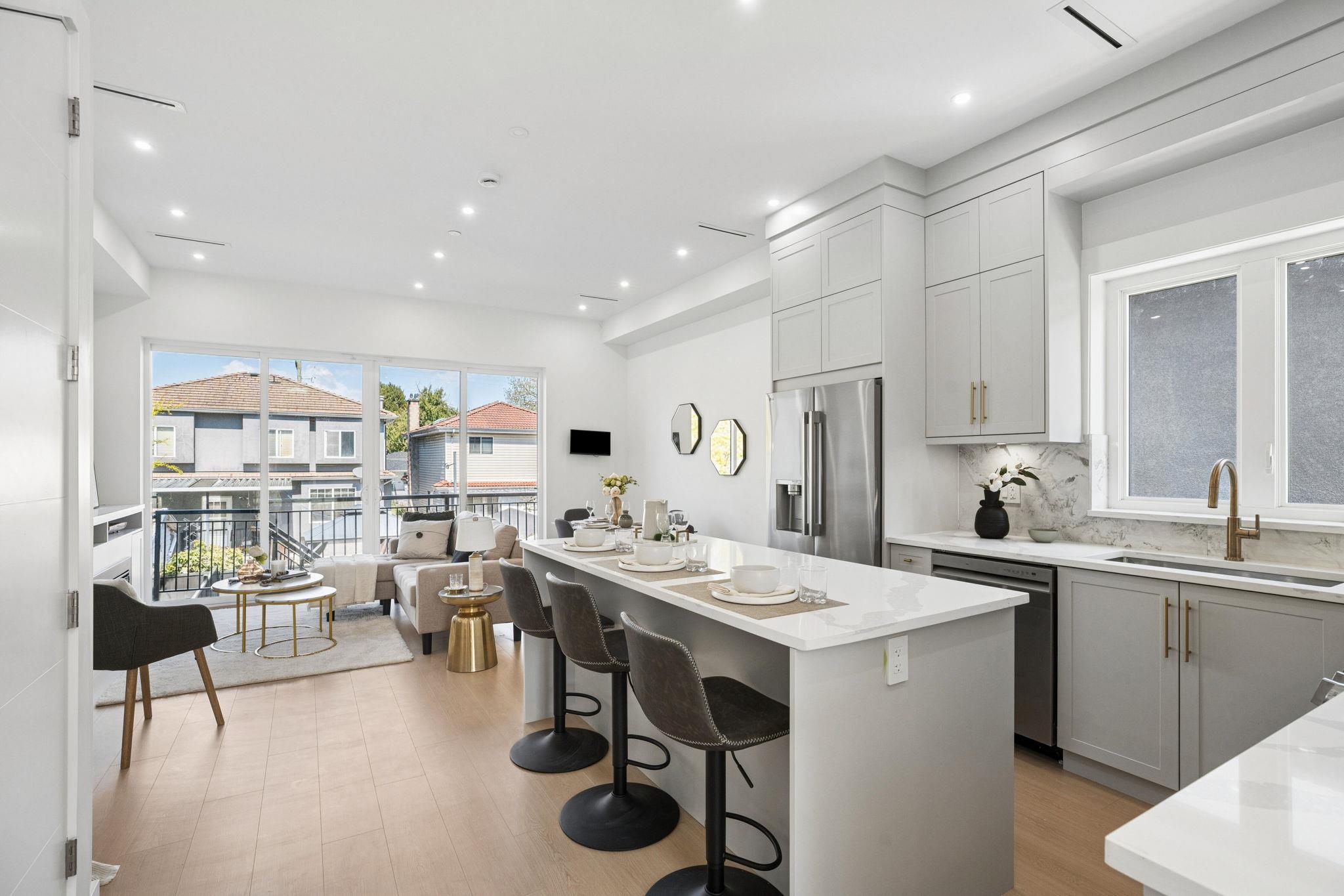 2 1005 55TH AVENUE, R3116724, BC,