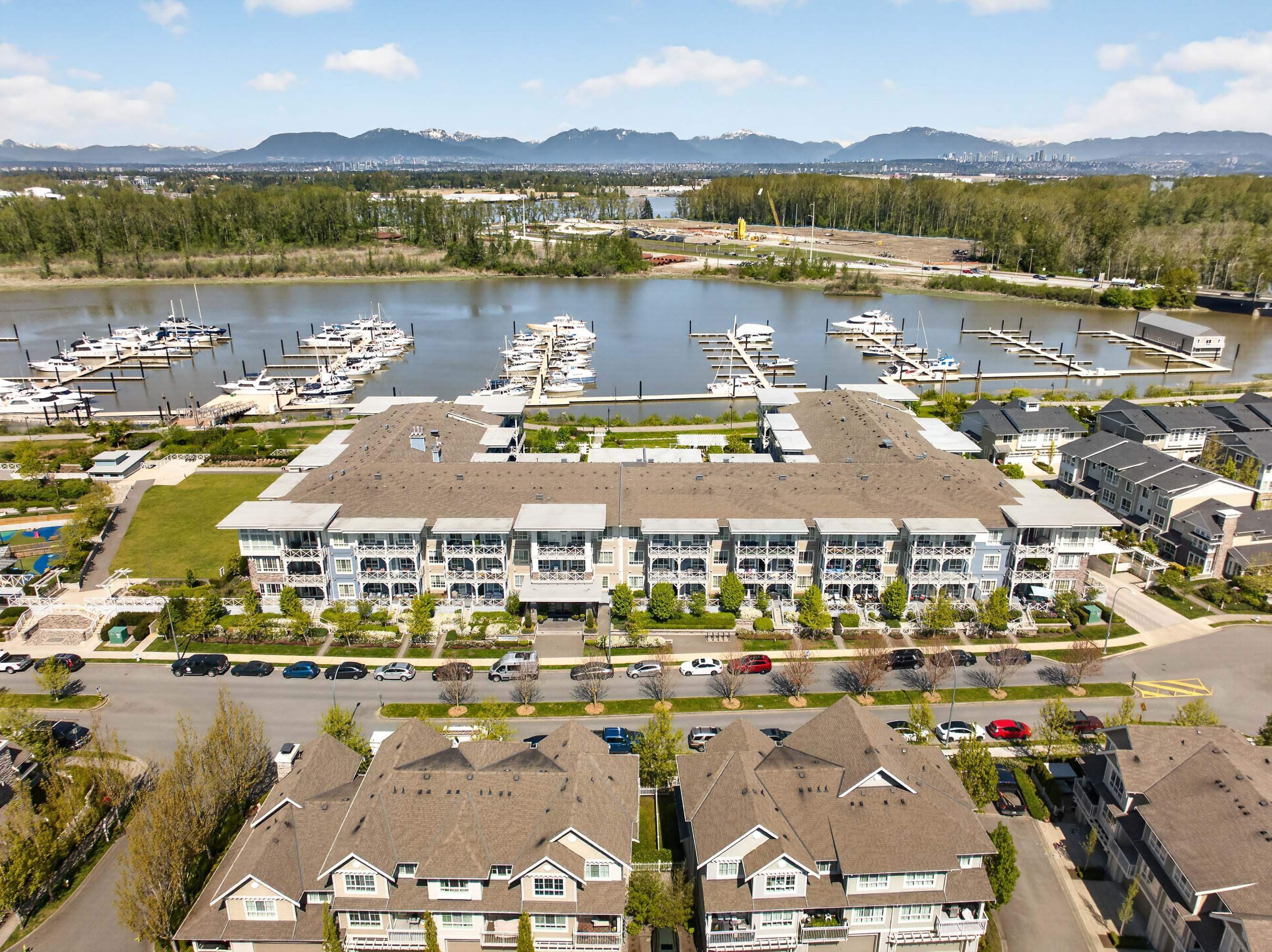 206 5535 ADMIRAL WAY, R3116949, BC,