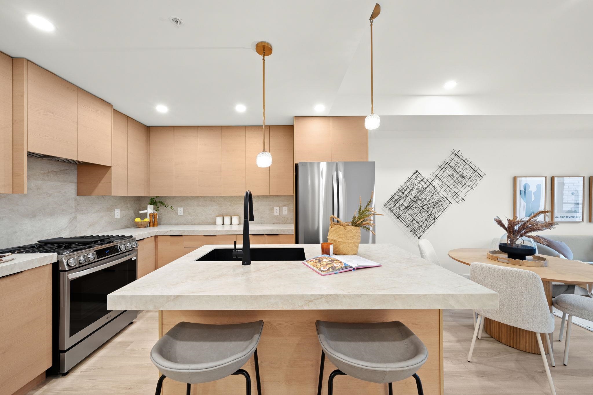 208 15353 17 AVENUE, R3117054, BC,