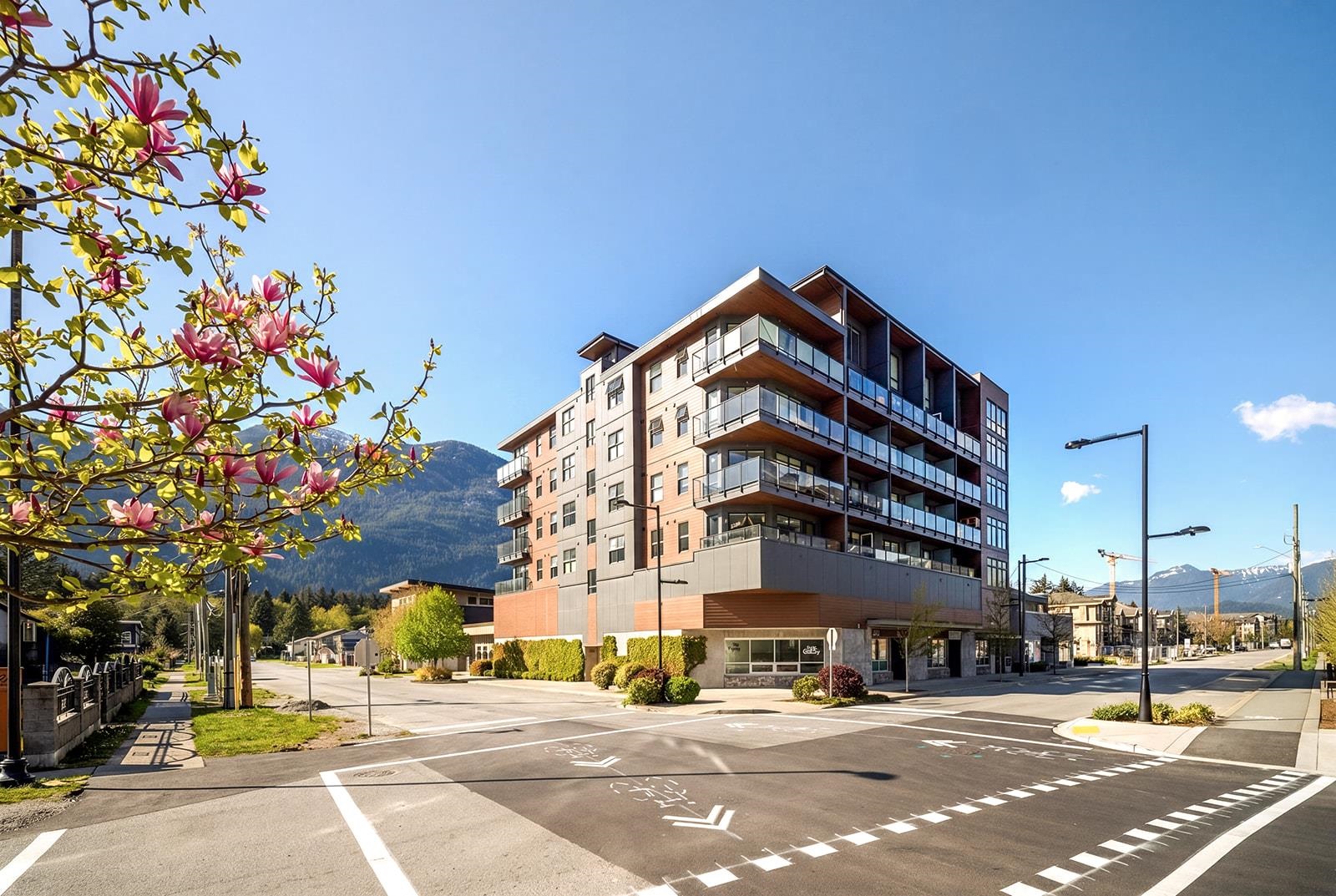 MLS® listing #R3117107 for sale located at 307 38013 THIRD AVENUE