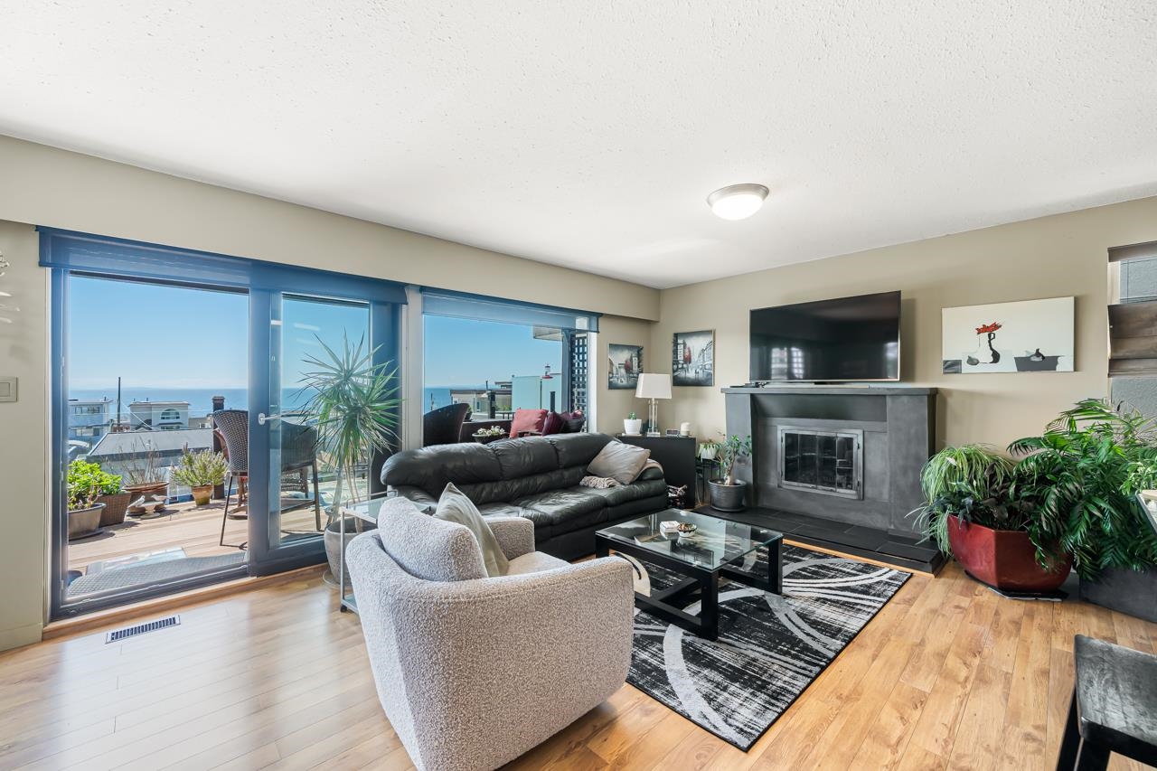 15556 COLUMBIA AVENUE, White Rock BC V4B 1K4, R3117293, BC,