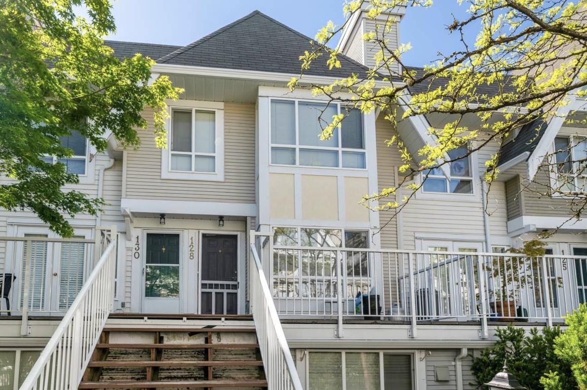 121 6588 SOUTHOAKS CRESCENT CRESCENT, R3118196, BC,