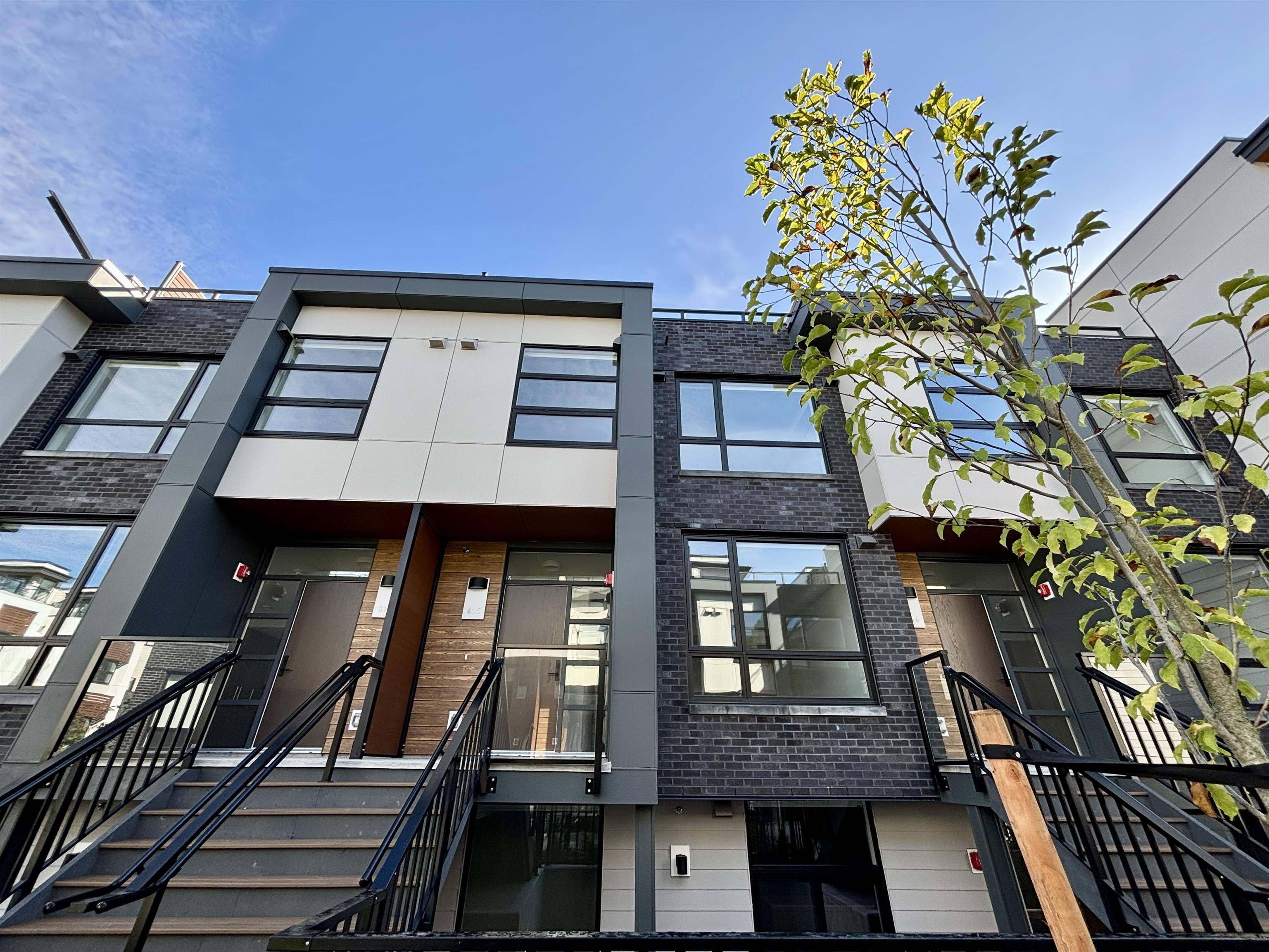 6085 IRMIN STREET, Burnaby BC V5J 0J7, R3118468, BC,