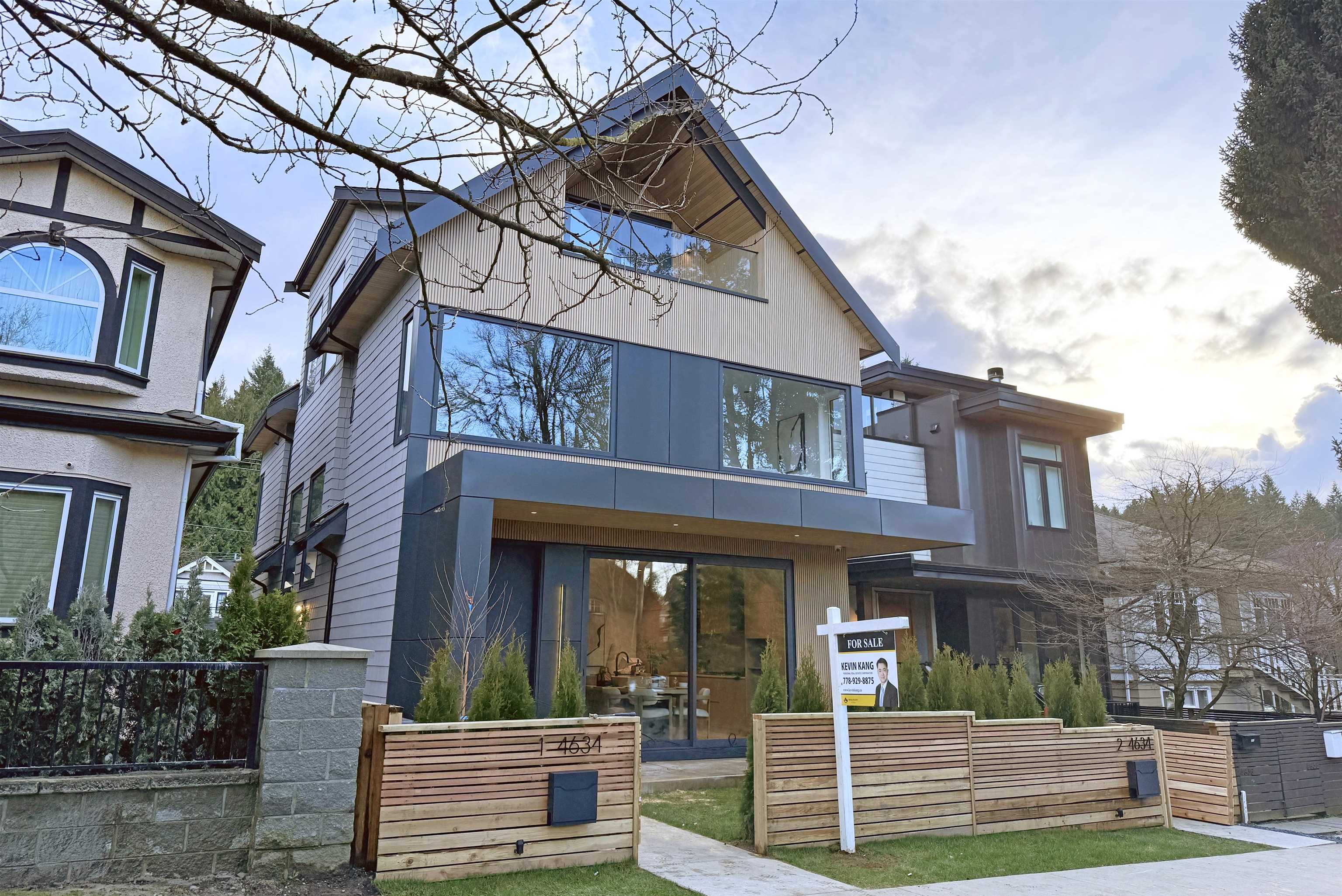 1 4634 15TH AVENUE, R3119412, BC,
