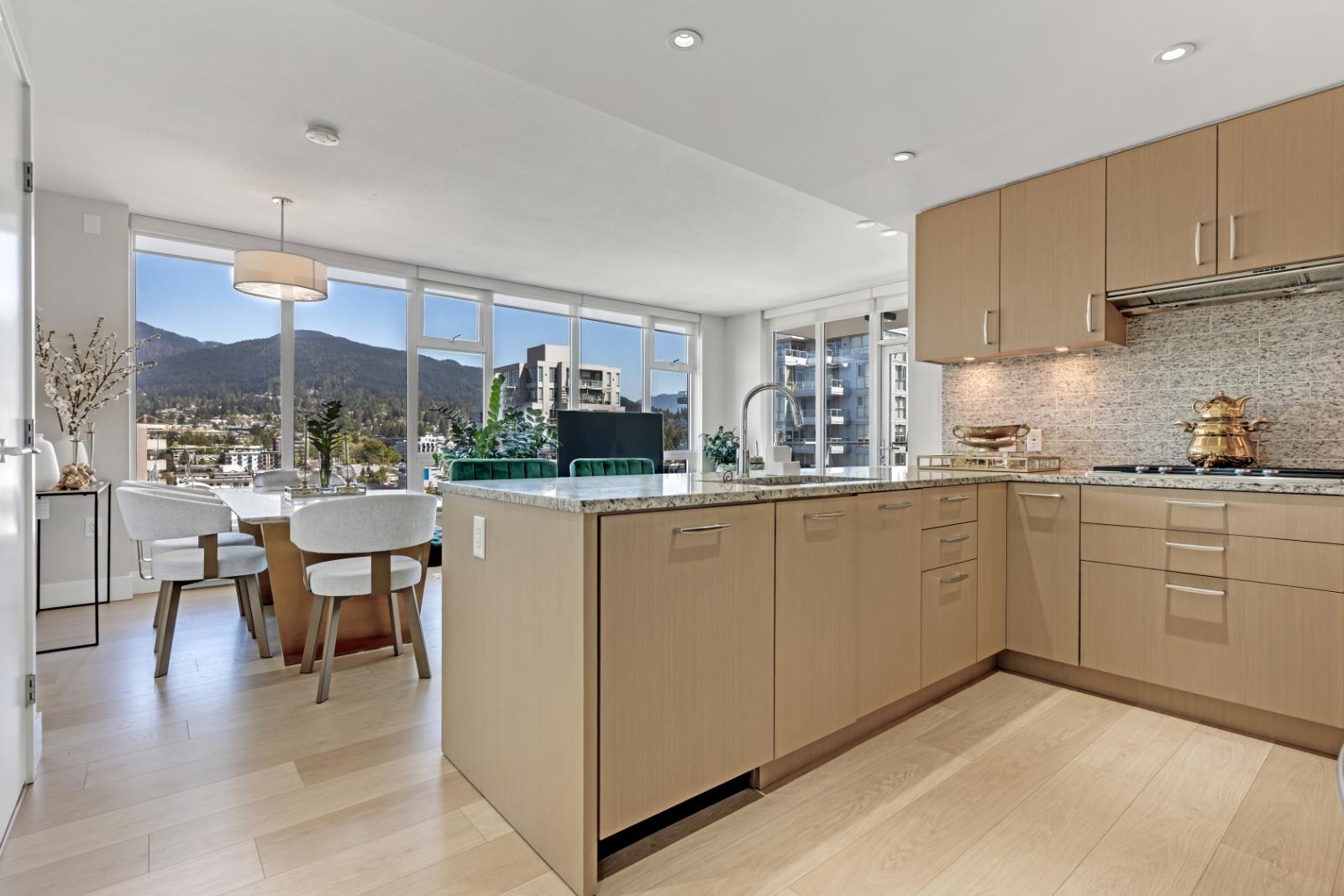 1401 150 15TH STREET, R3120158, BC,