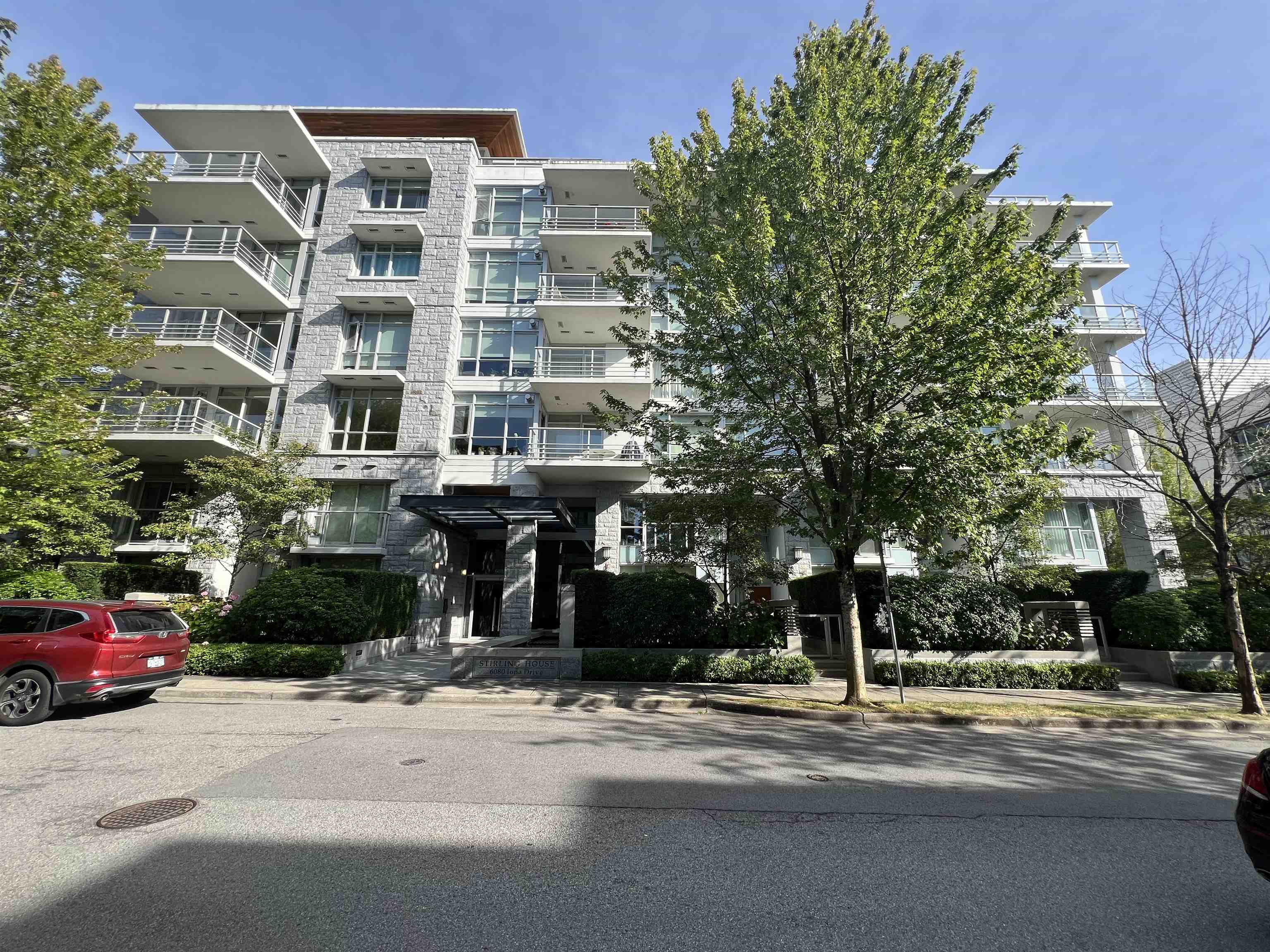 201 6080 IONA DRIVE, R3120569, BC,